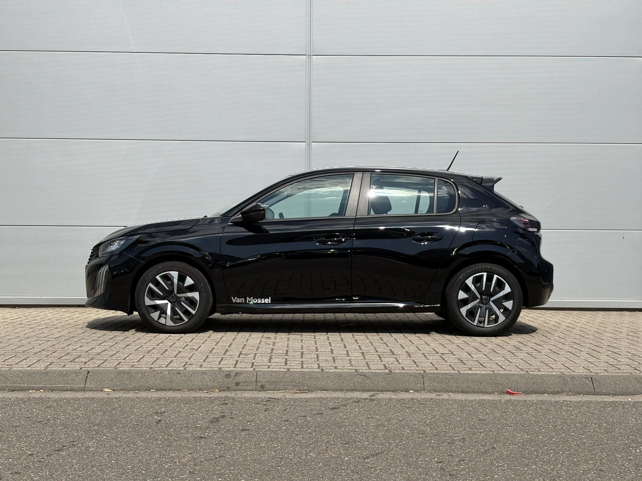 Peugeot-208-image-2