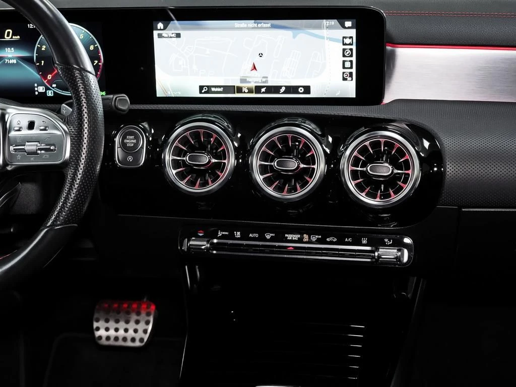 Mercedes-Benz-CLA 200-image-11
