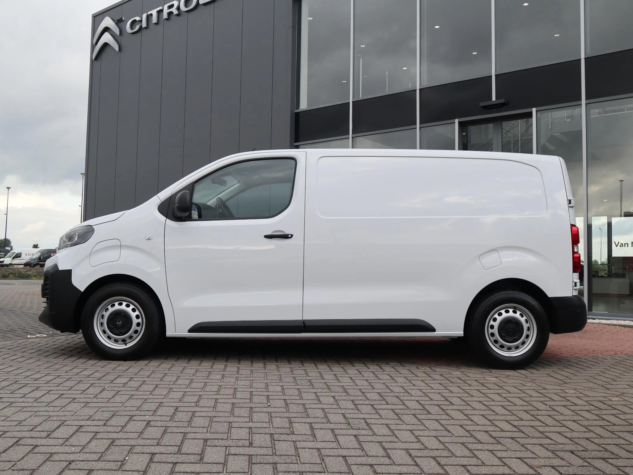 Citroën-ë-Jumpy-image-2