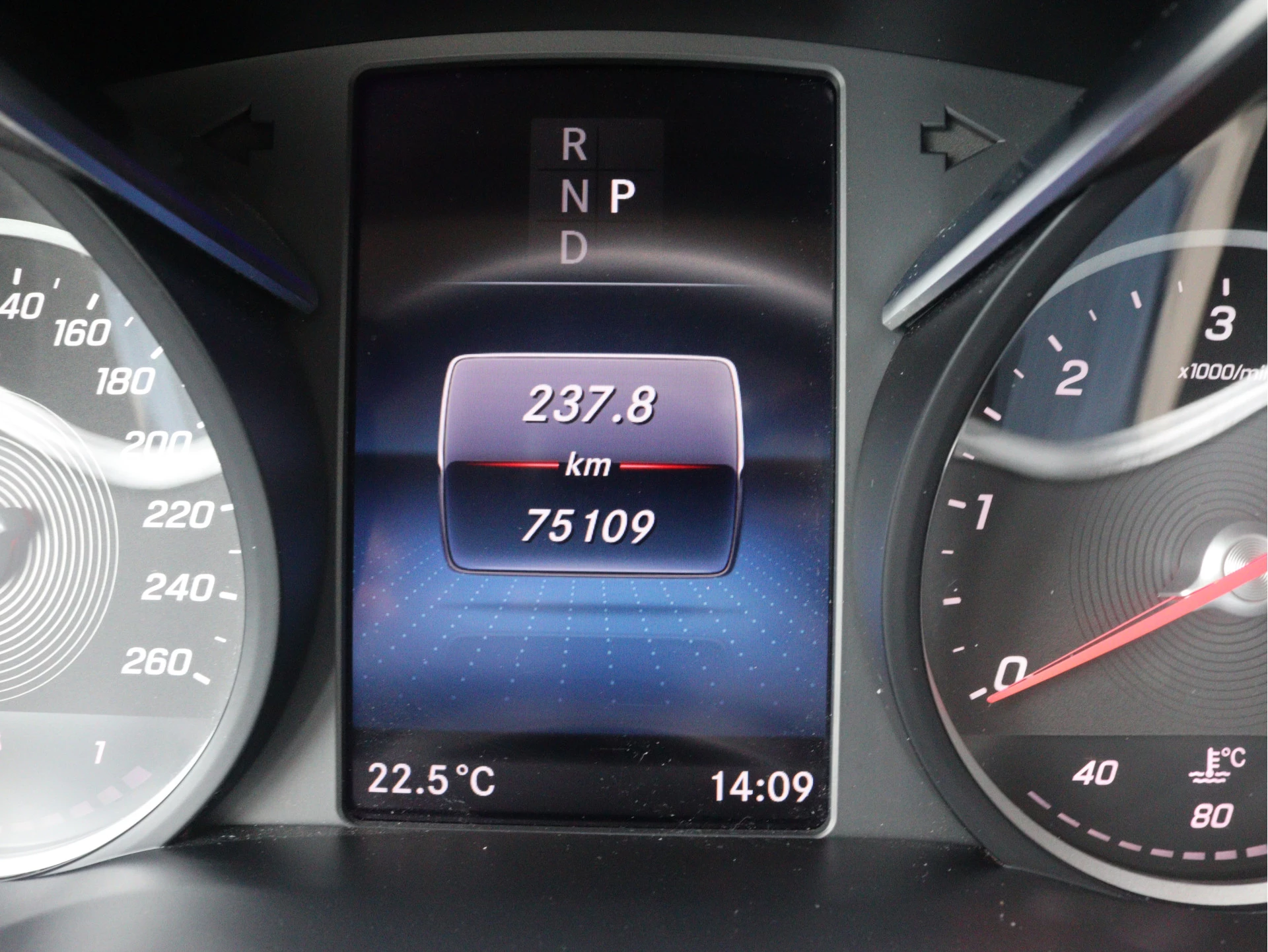 Mercedes-Benz-V-Klasse-image-7