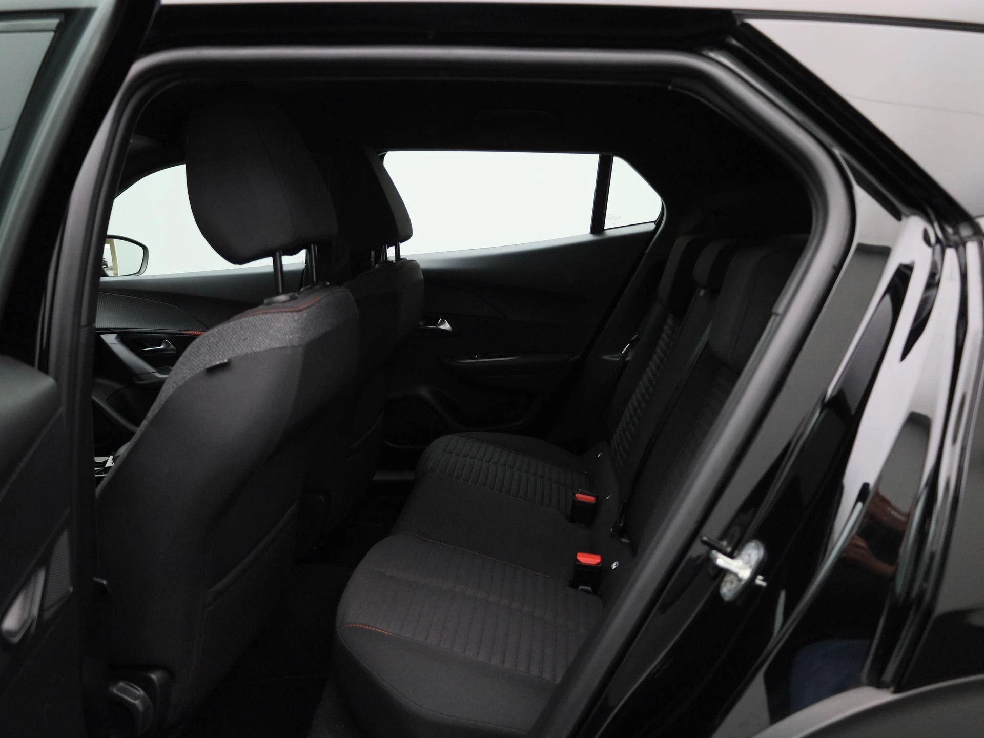 Peugeot-e-2008-image-9