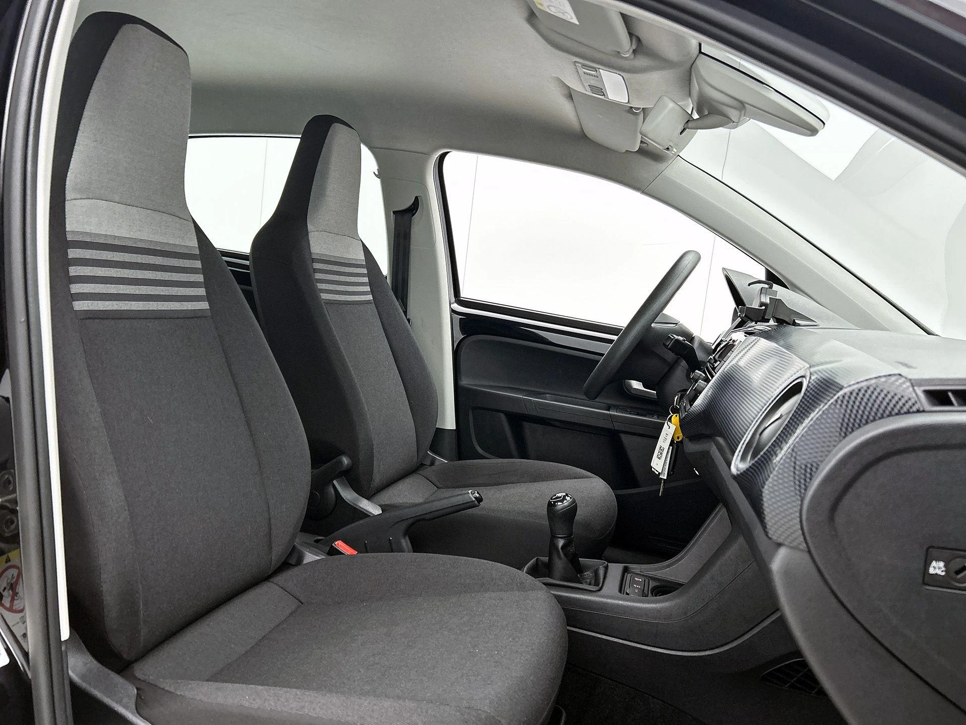Volkswagen-up!-image-30
