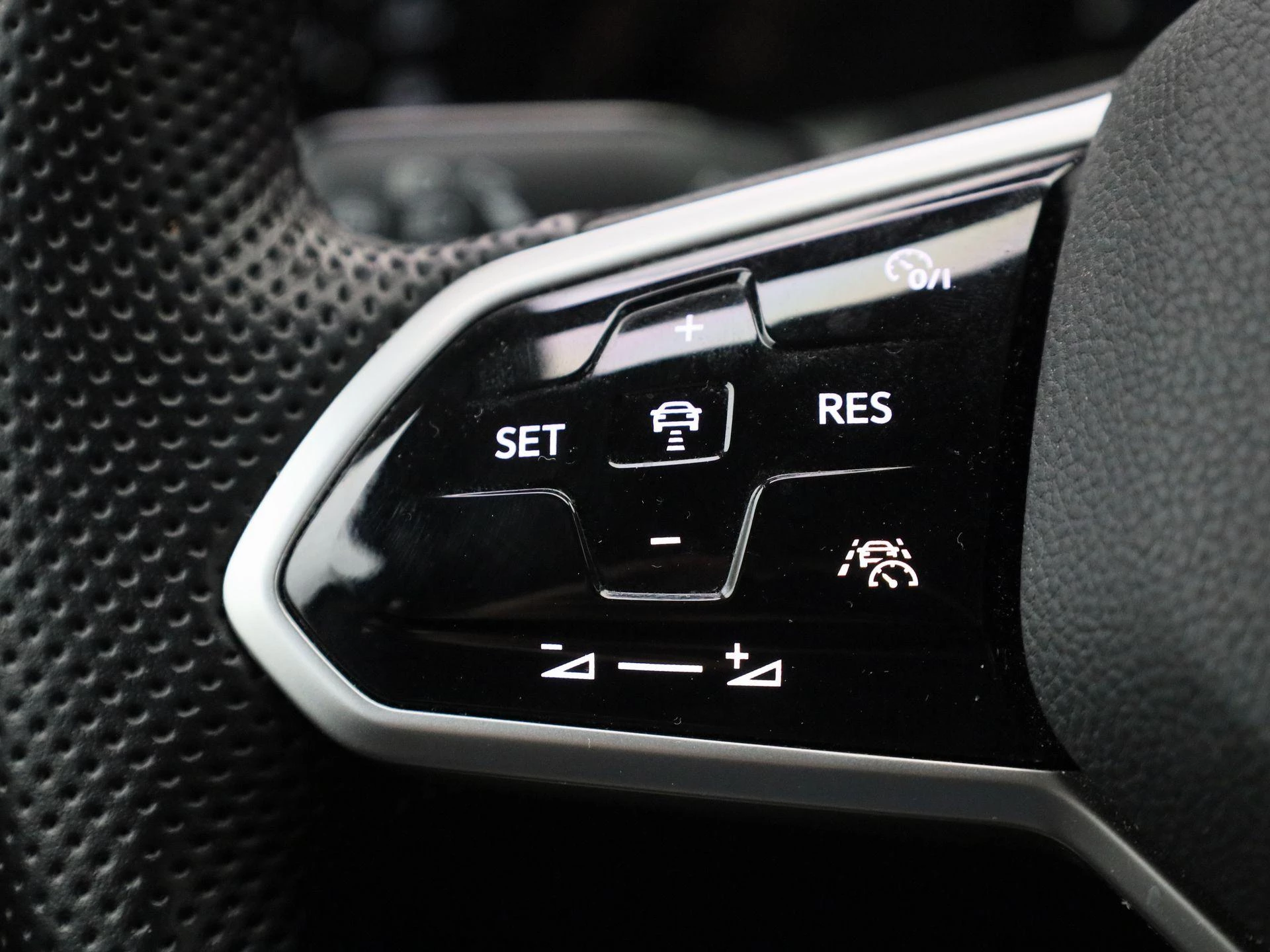 Volkswagen-Golf-image-17