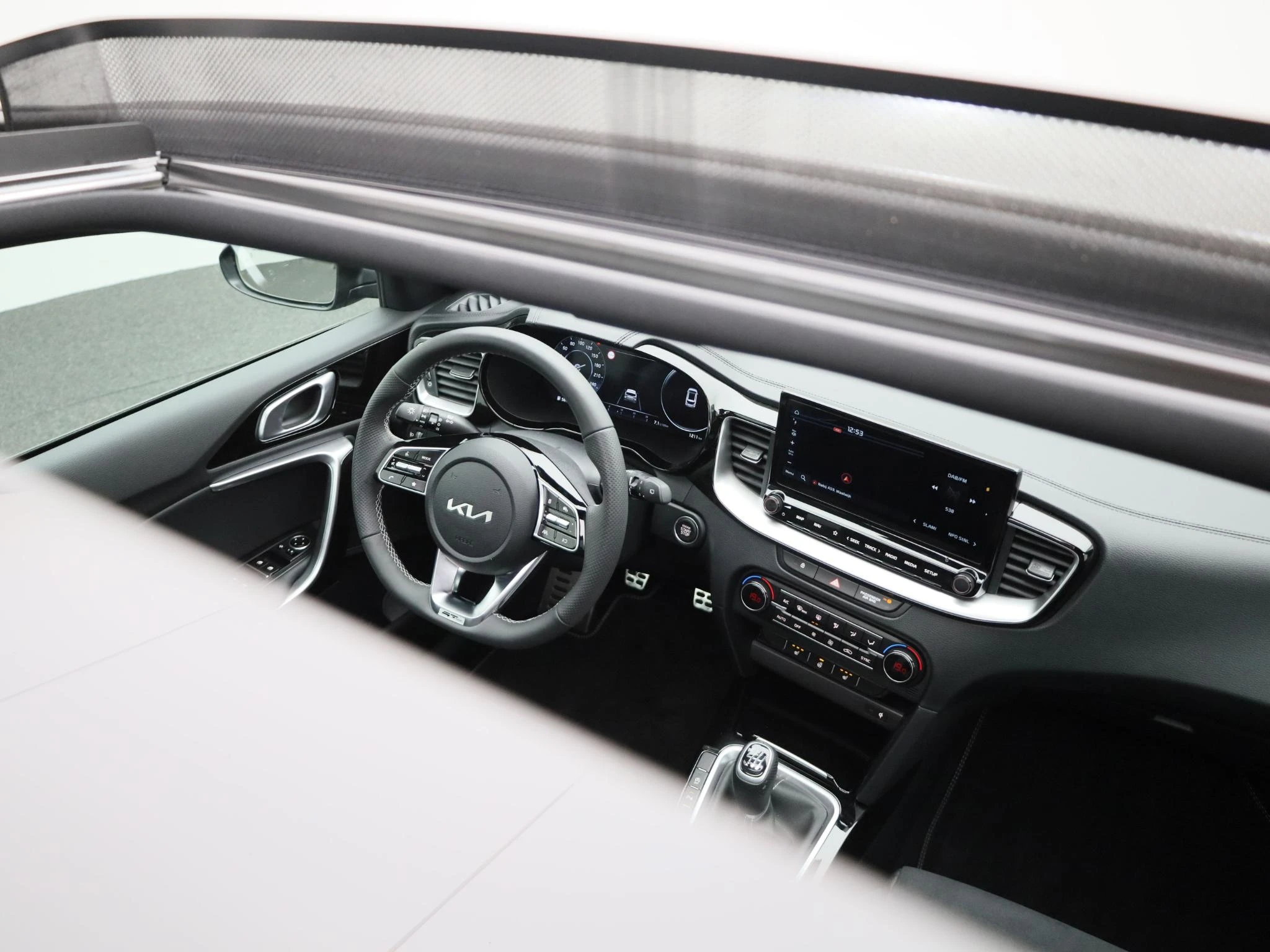 Kia Ceed - 32