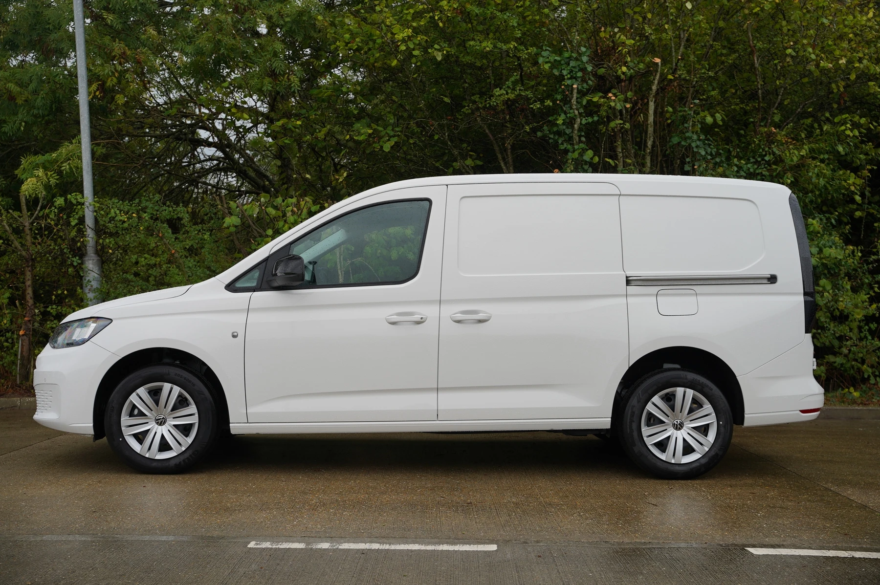 Volkswagen-Caddy-image-13