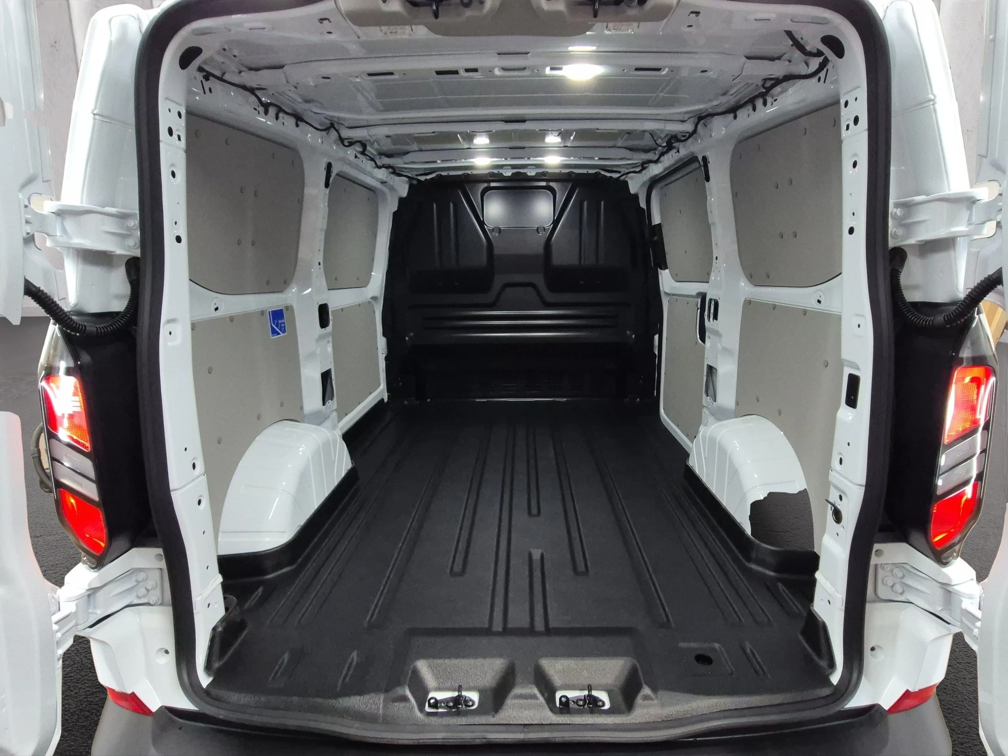 Ford-Transit Custom-image-16