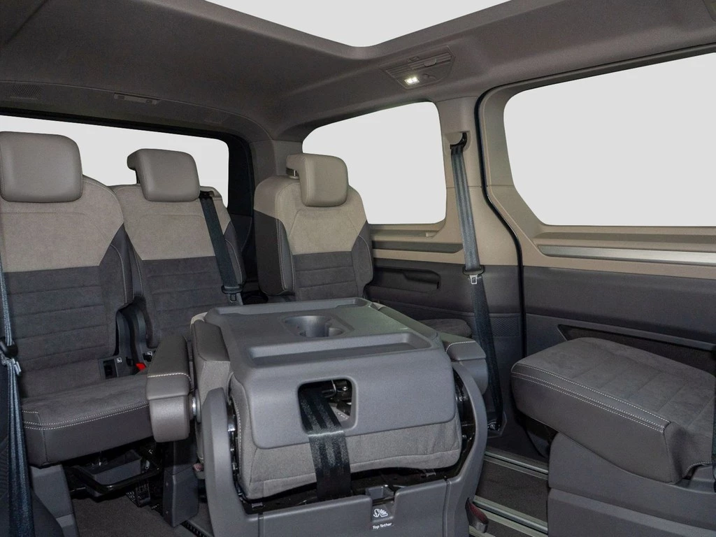 Volkswagen-Multivan-image-8