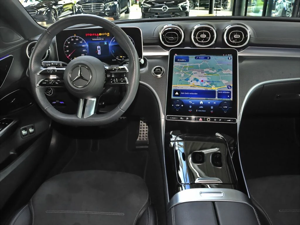 Mercedes-Benz-C-Klasse 300-image-8