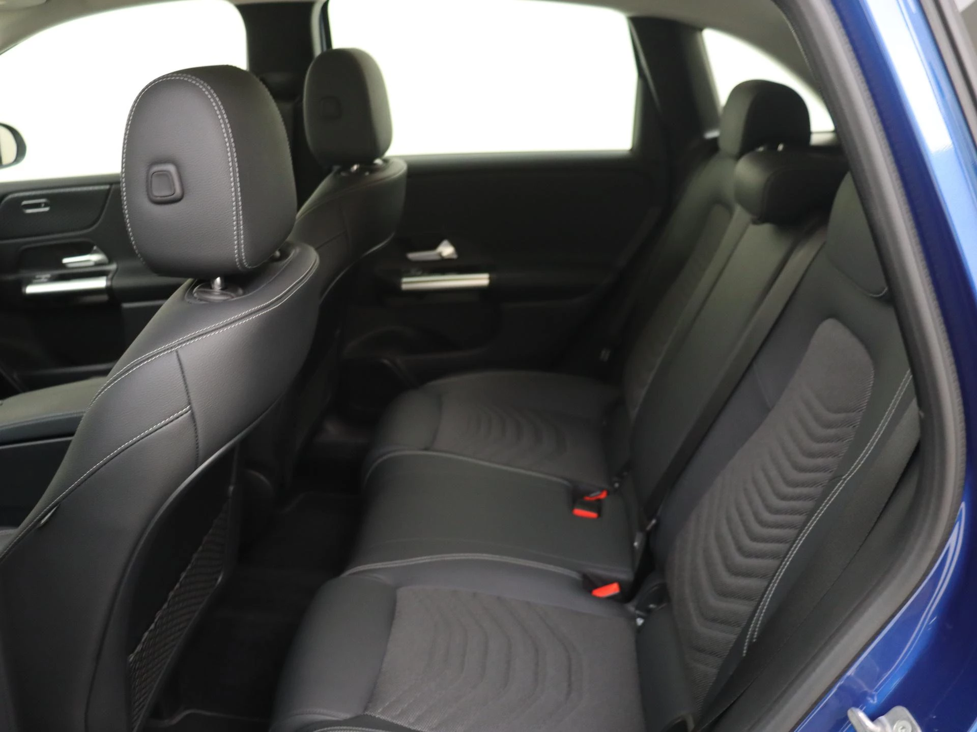 Mercedes-Benz-B-Klasse-image-11