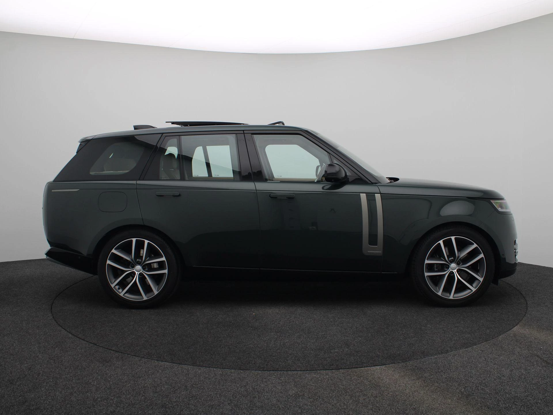 Land Rover-Range Rover-image-5