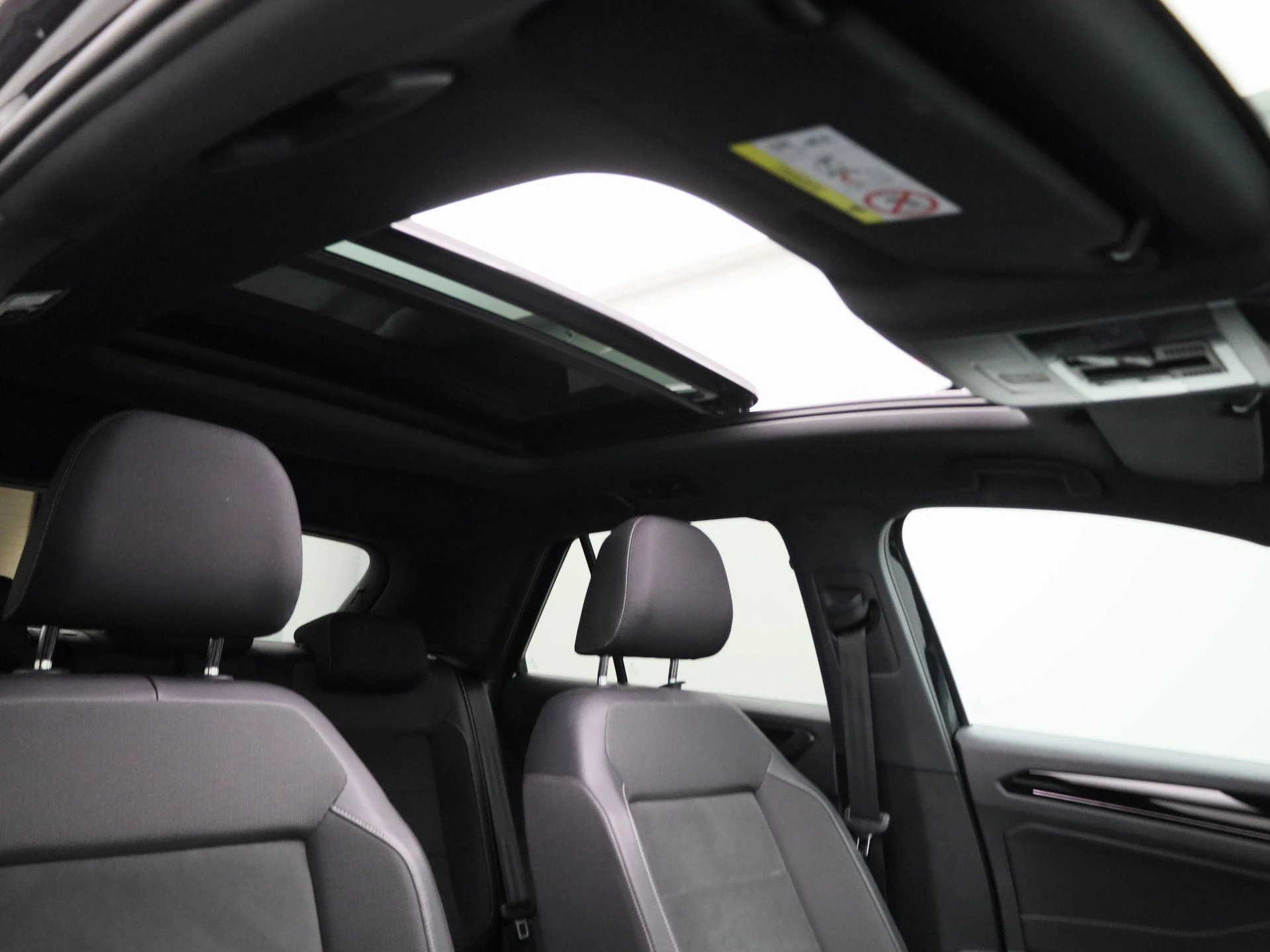 Volkswagen-T-Roc-image-37