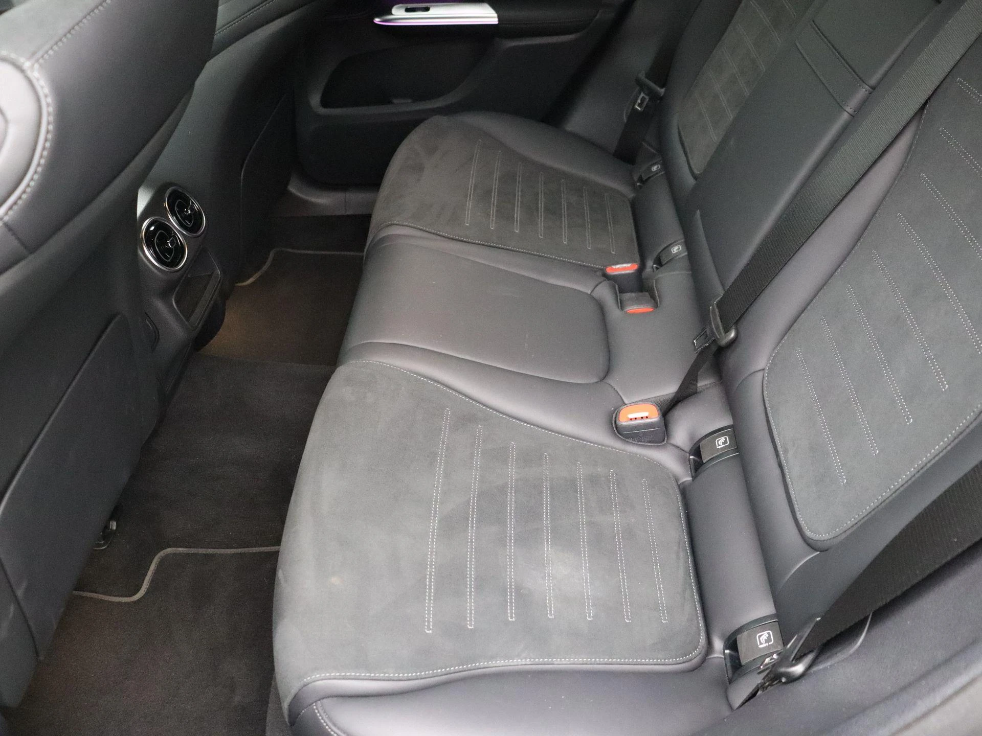 Mercedes-Benz-GLC-image-17
