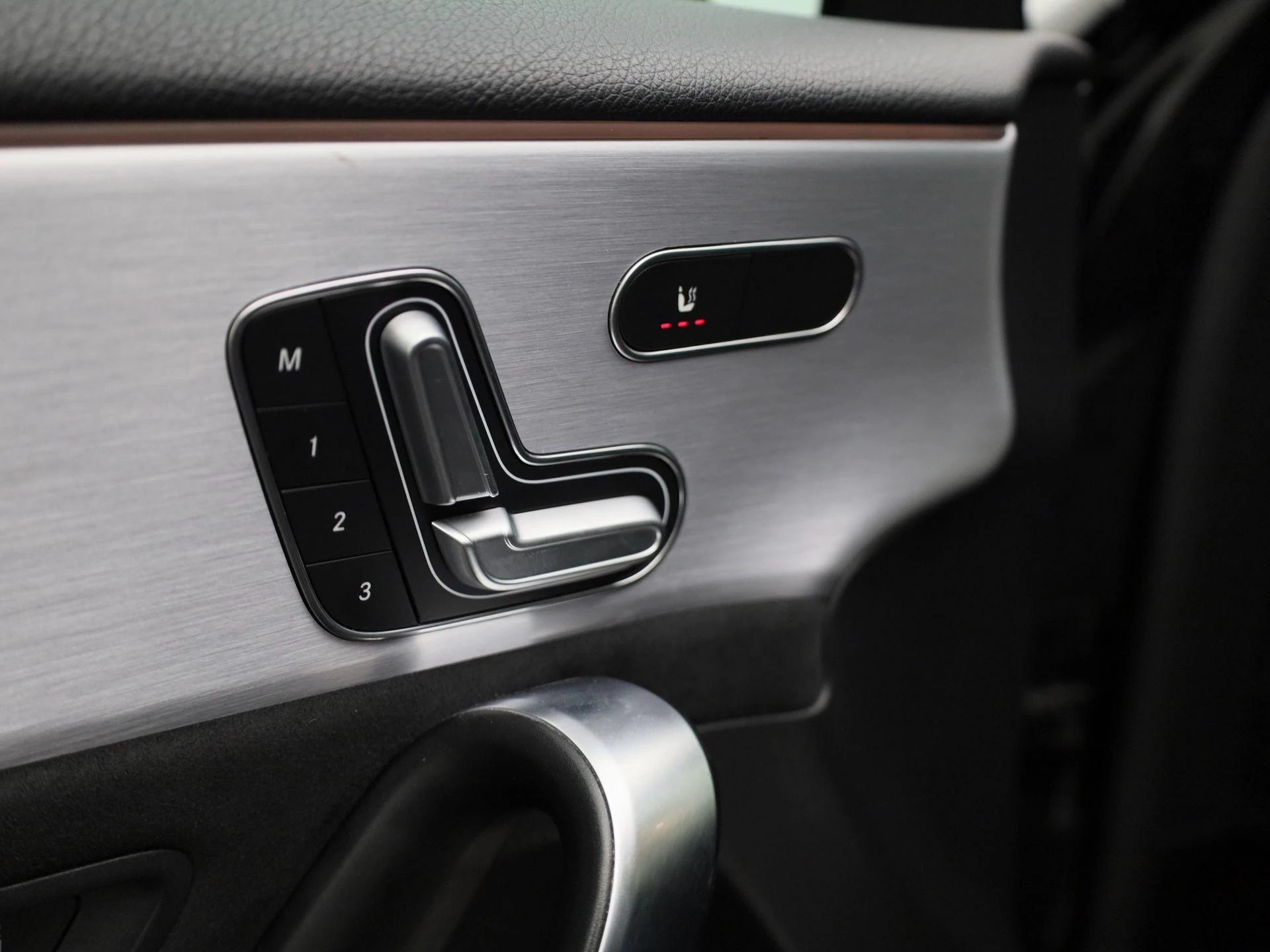Mercedes-Benz A-Klasse 180 Aut. AMG Business Solution