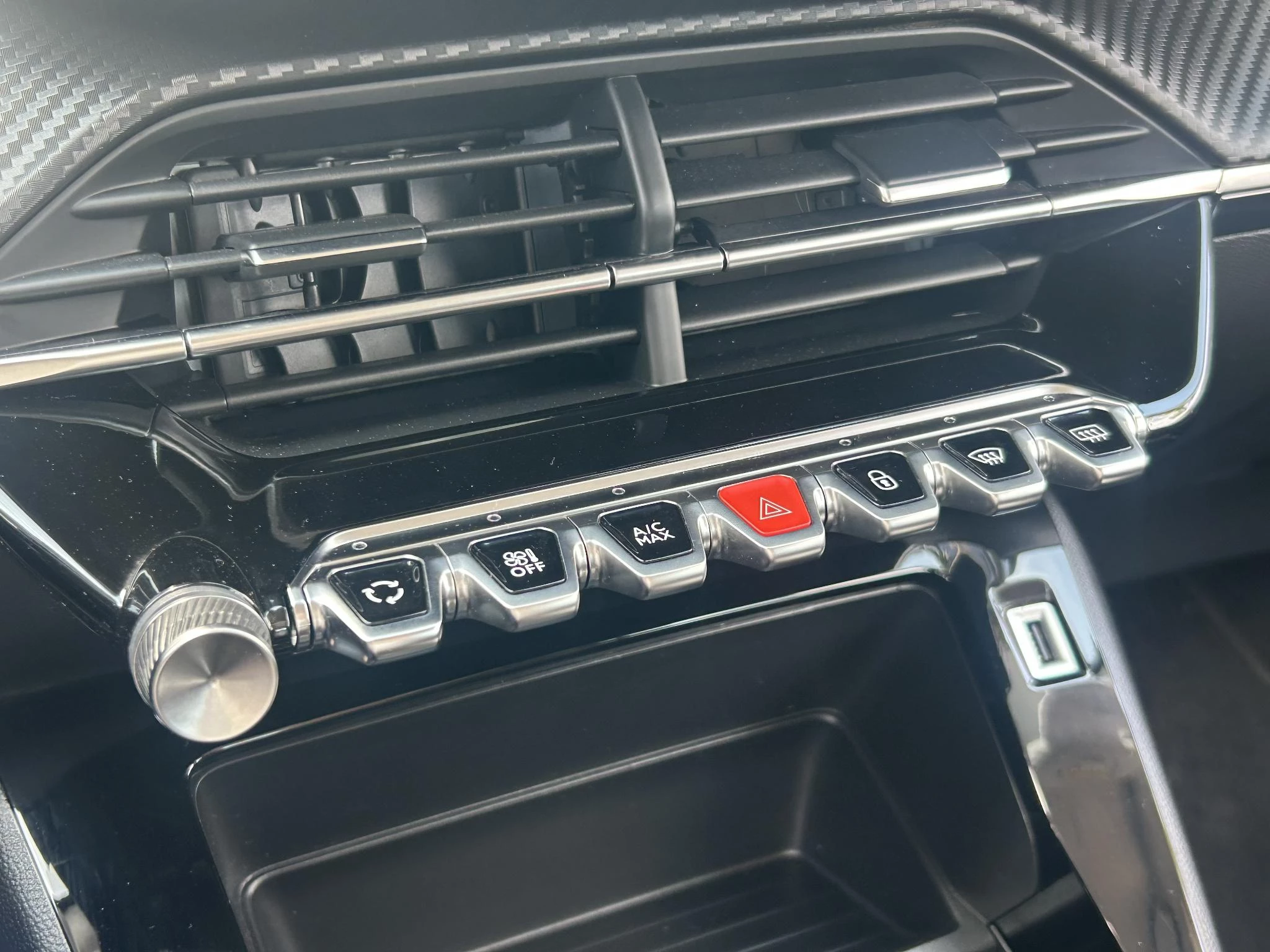 Peugeot-208-image-14