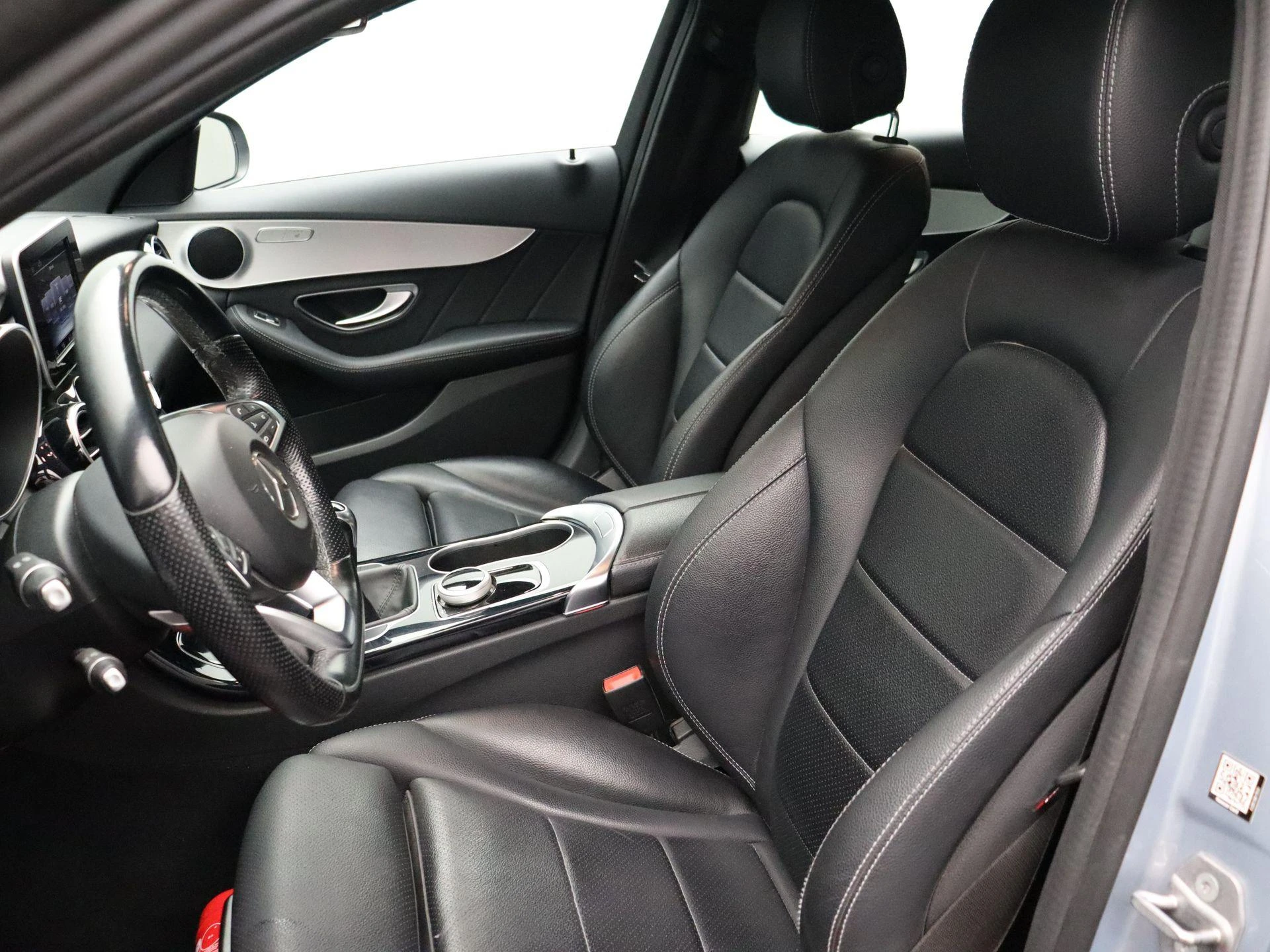 Mercedes-Benz-C-Klasse-image-12