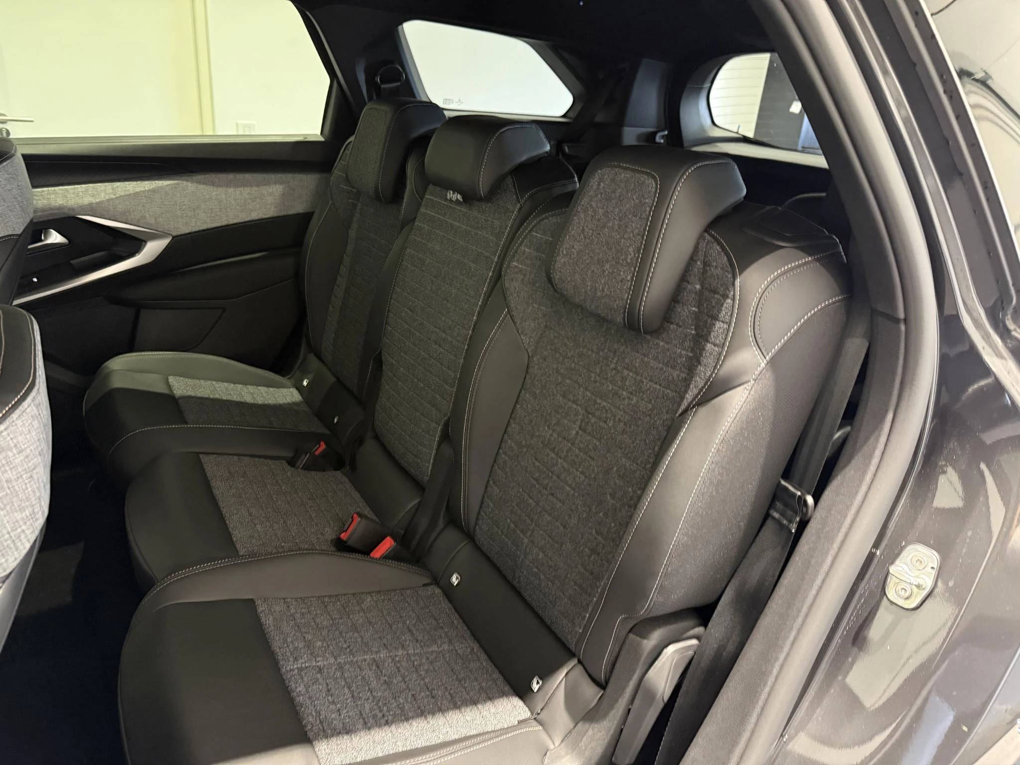 Peugeot 5008 Allure Plug-in HYbrid 195 e-DCS7