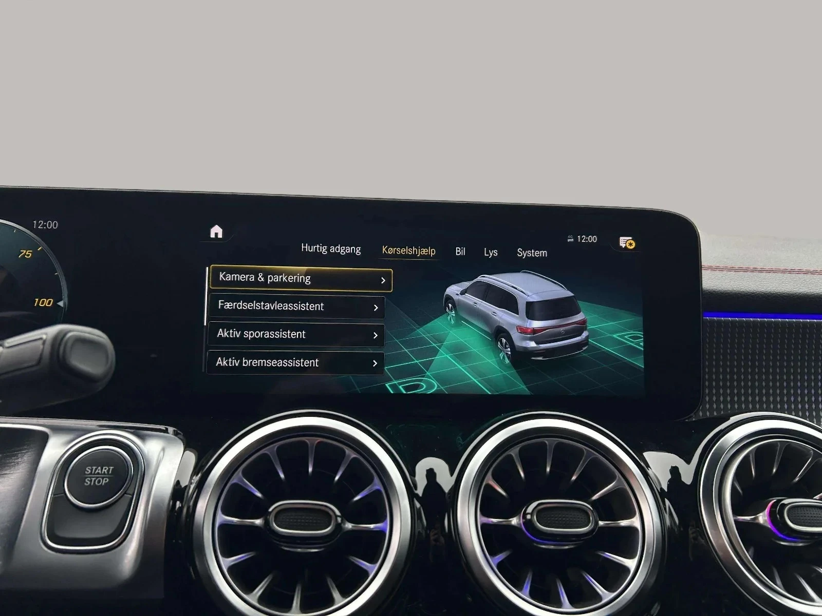 Mercedes-Benz-EQB-image-17