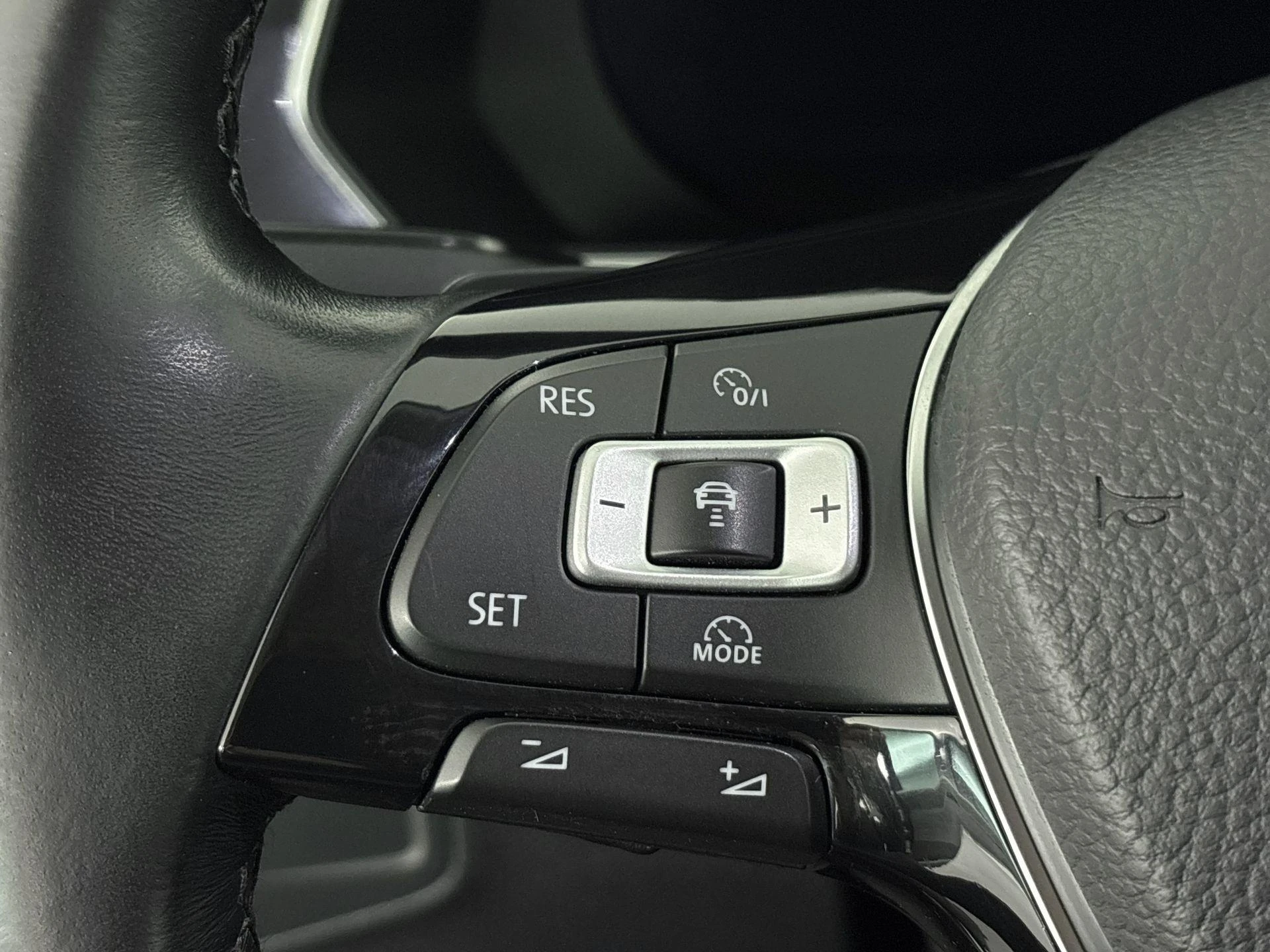Volkswagen-Tiguan-image-5