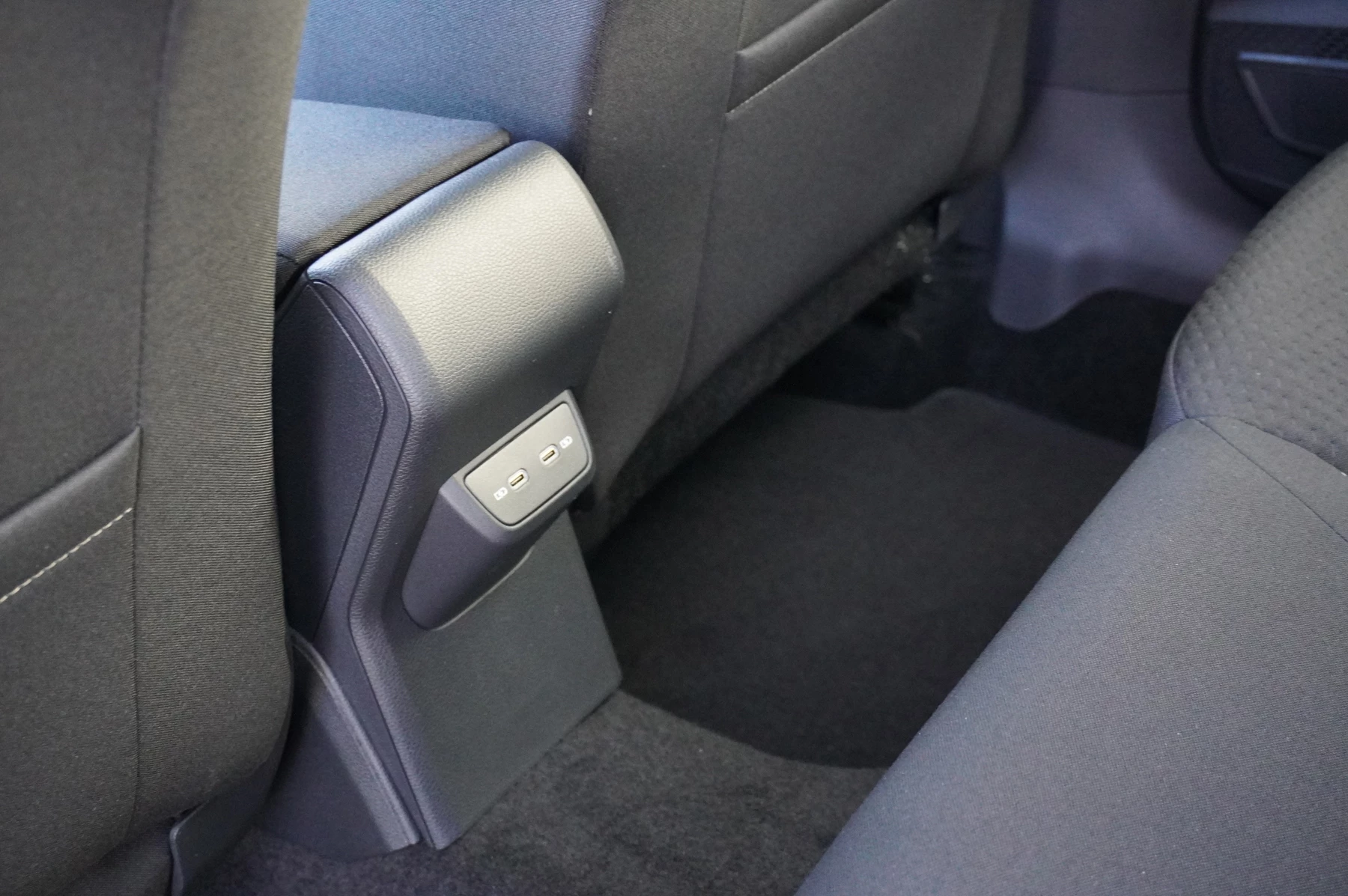 Volkswagen-Polo-image-11