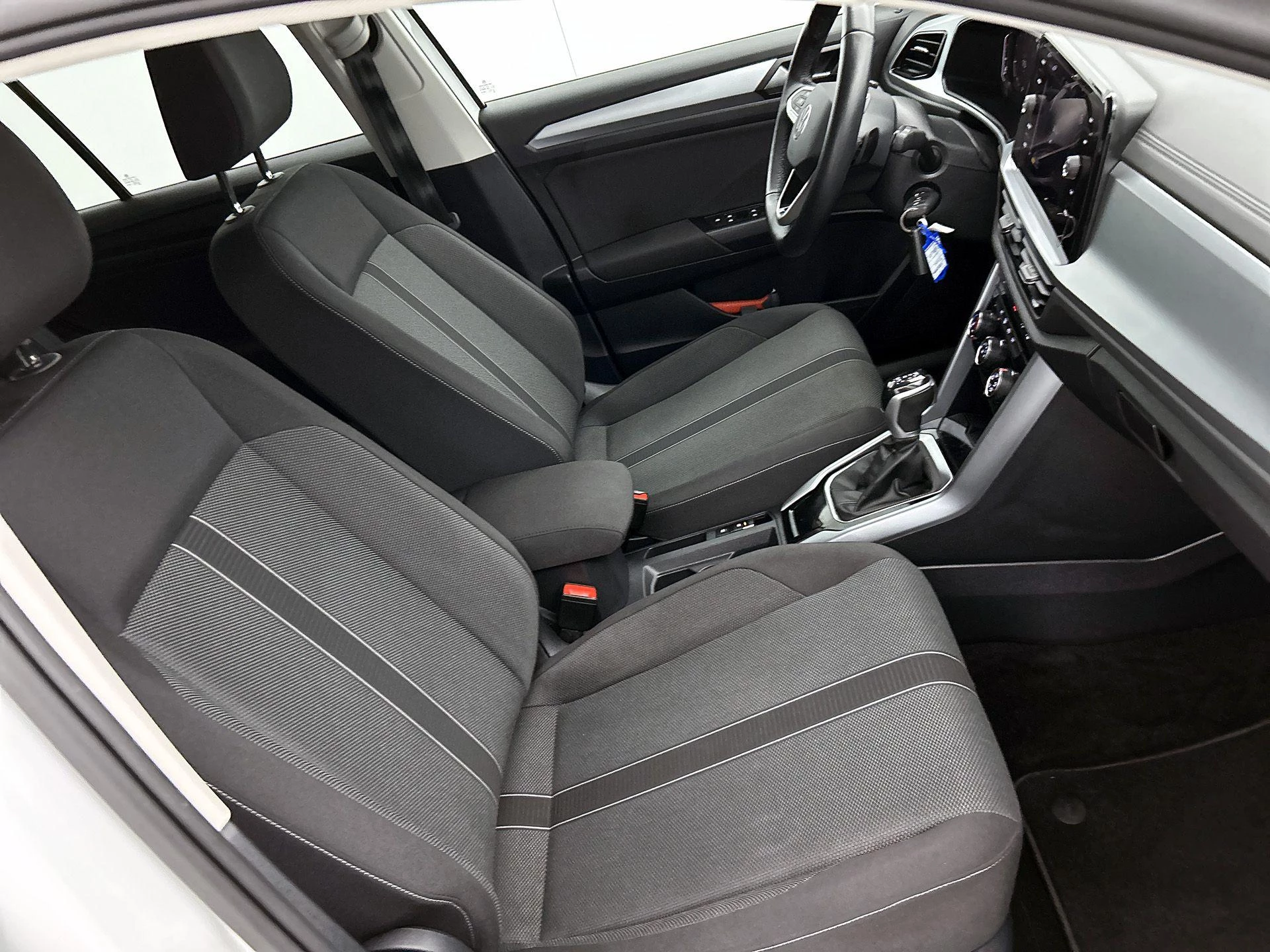 Volkswagen-T-Roc-image-38