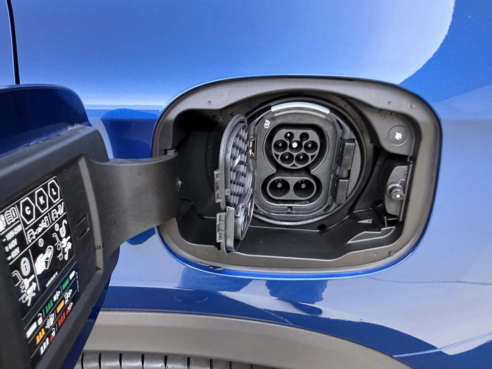 Mercedes-Benz-GLC-image-31