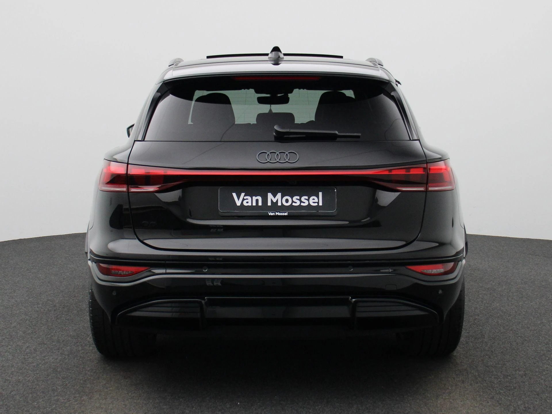 Audi-Q6 e-tron-image-4