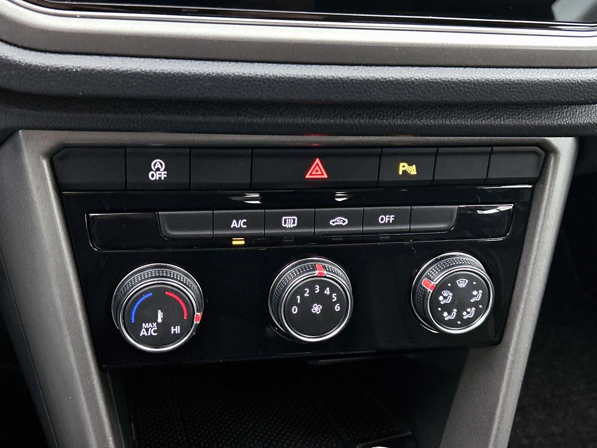 Volkswagen-T-Roc-image-22