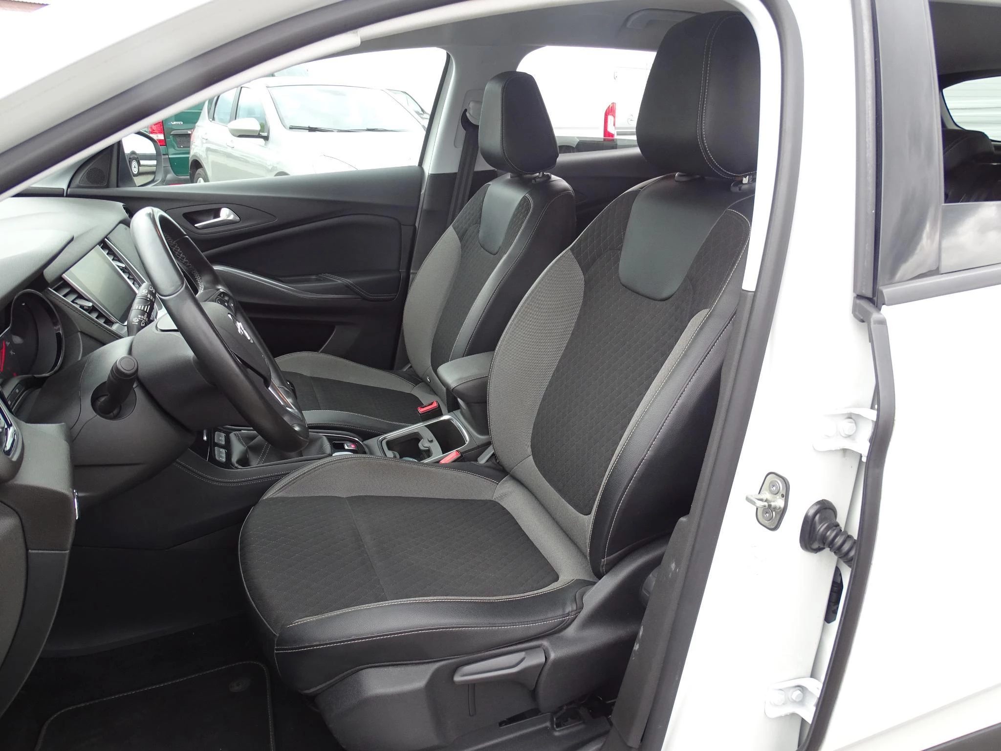 Opel-Grandland X-image-5