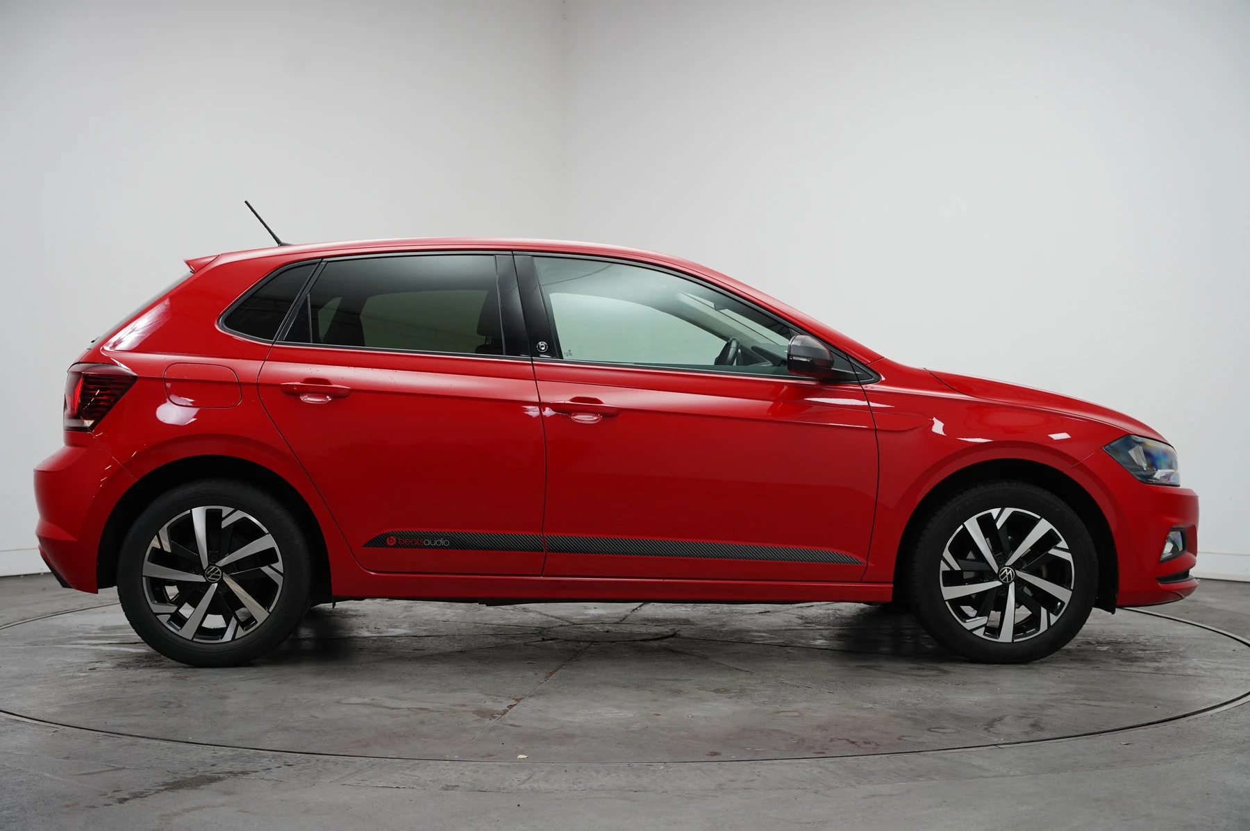 Volkswagen-Polo-image-3