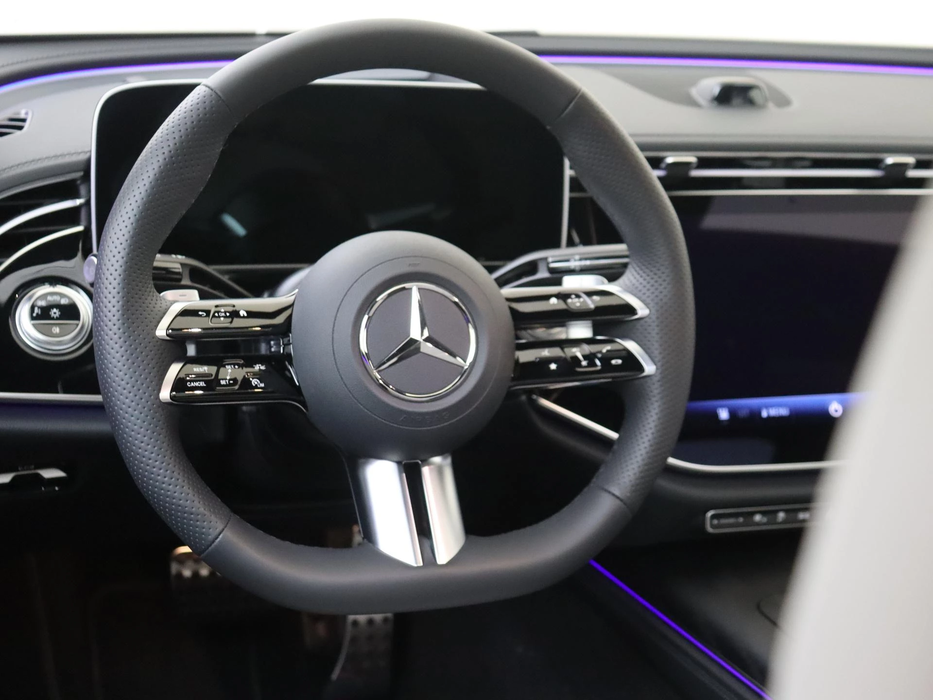 Mercedes-Benz-E-Klasse-image-12