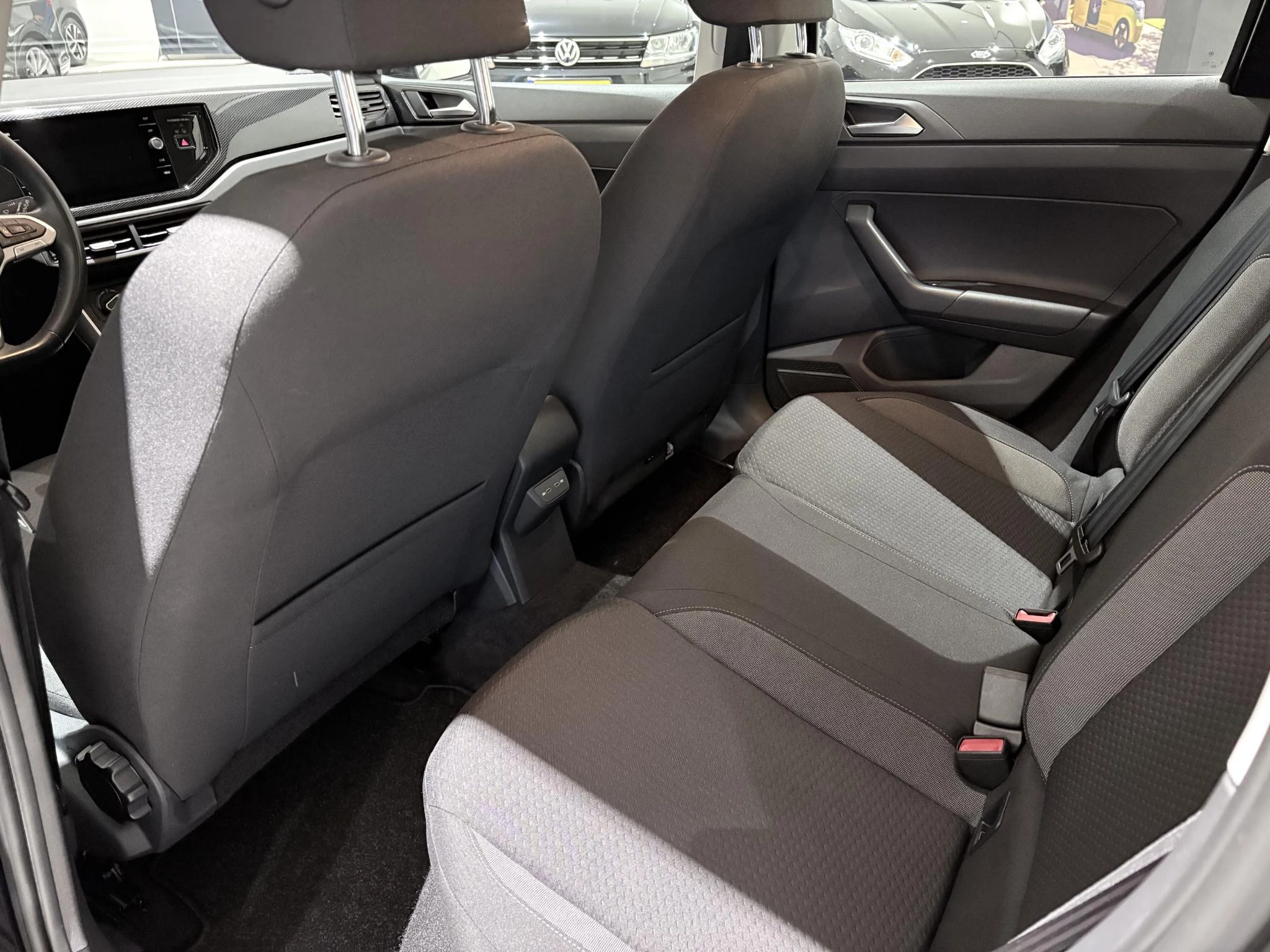 Volkswagen-Polo-image-7