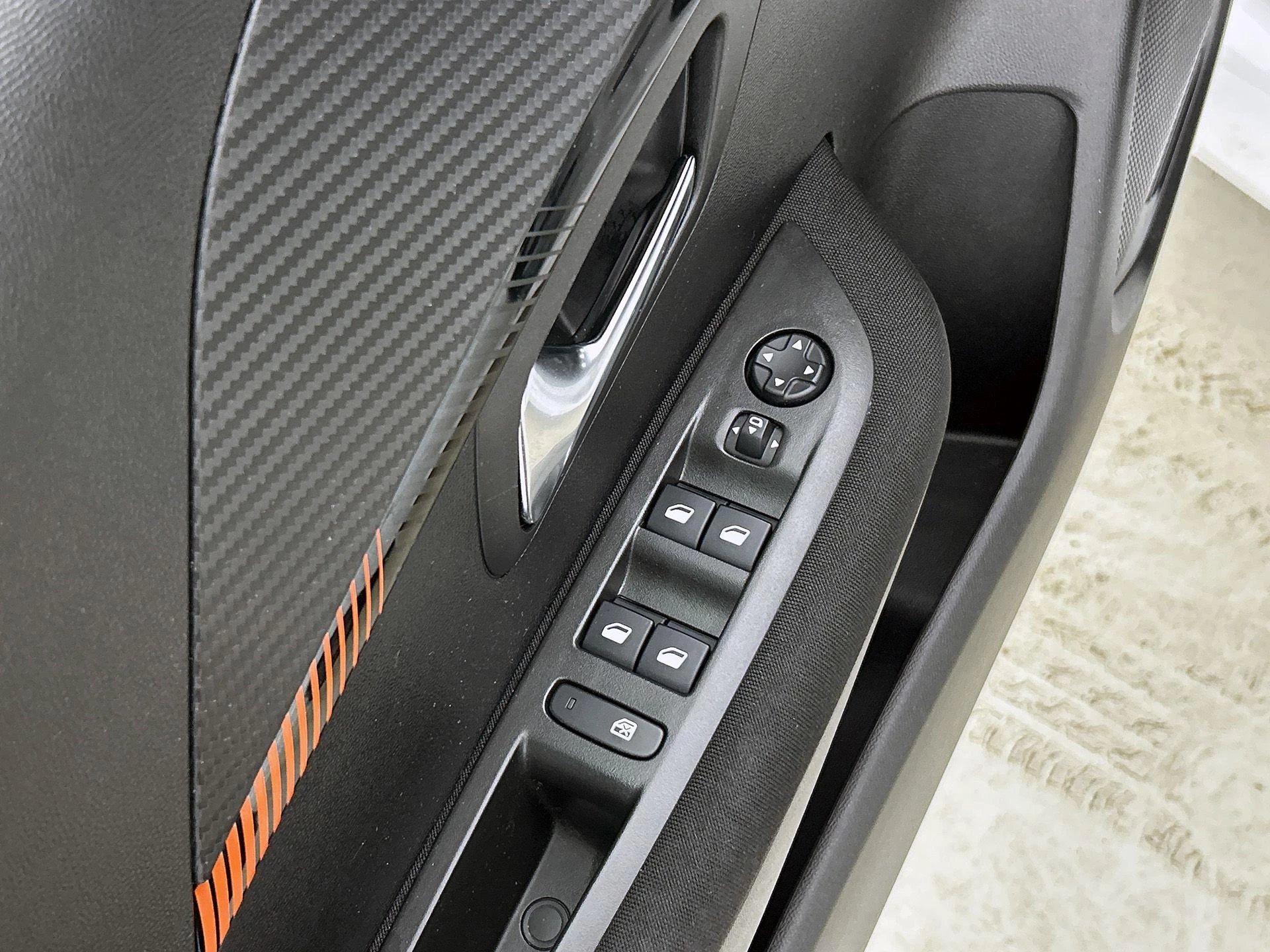 Peugeot-208-image-24