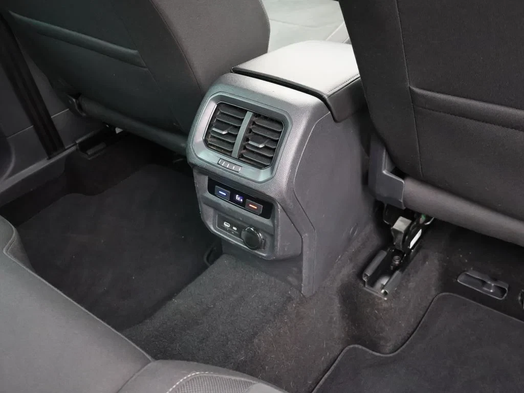 Volkswagen-Tiguan-image-11
