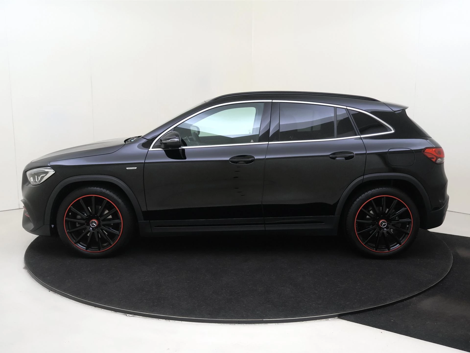 Mercedes-Benz-GLA-image-7