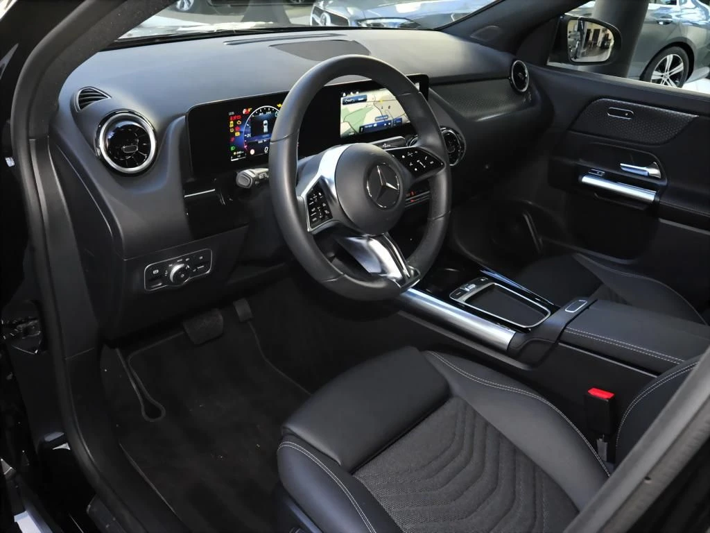Mercedes-Benz-GLA 200 d-image-7