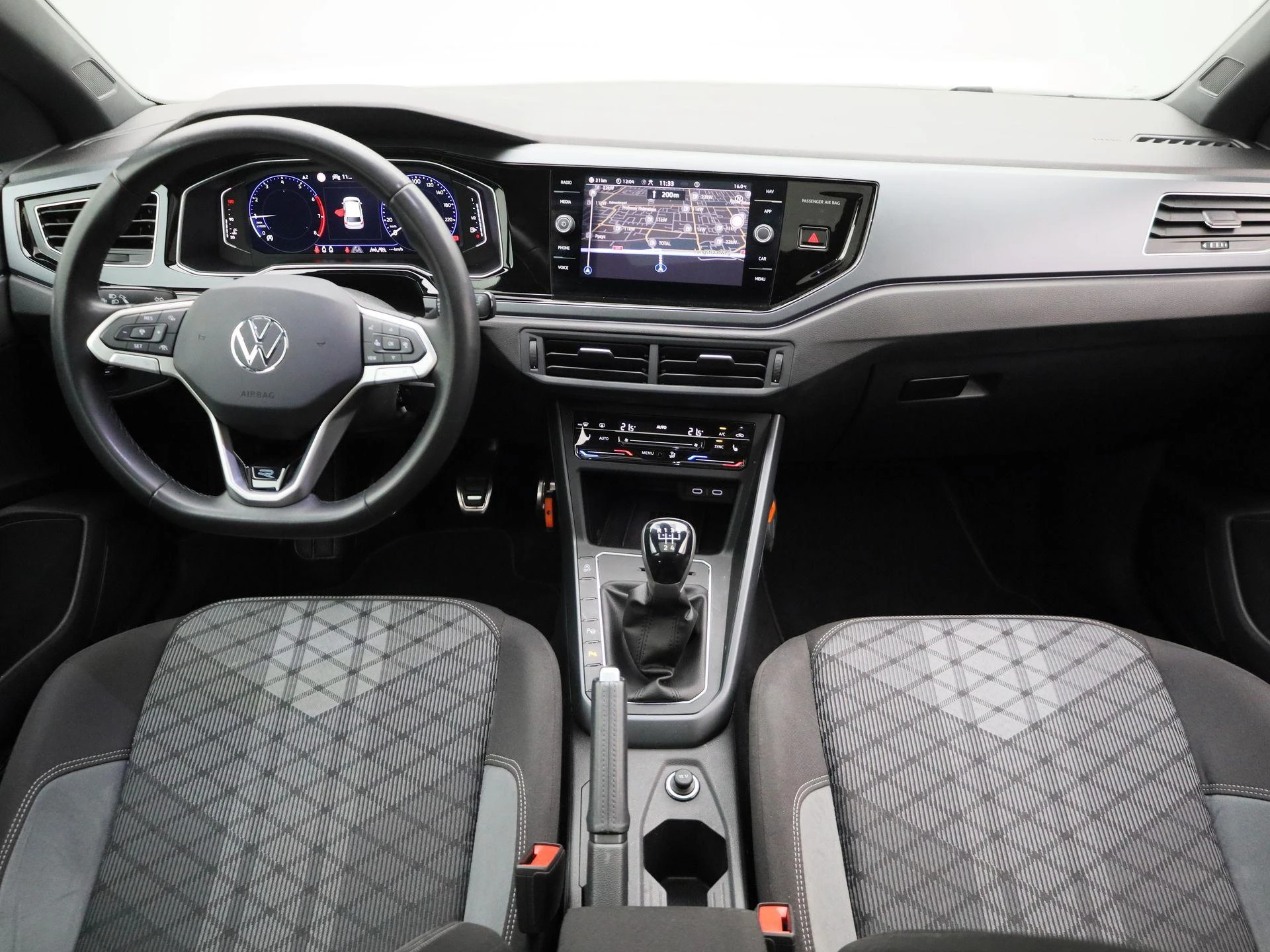 Volkswagen-Polo-image-7