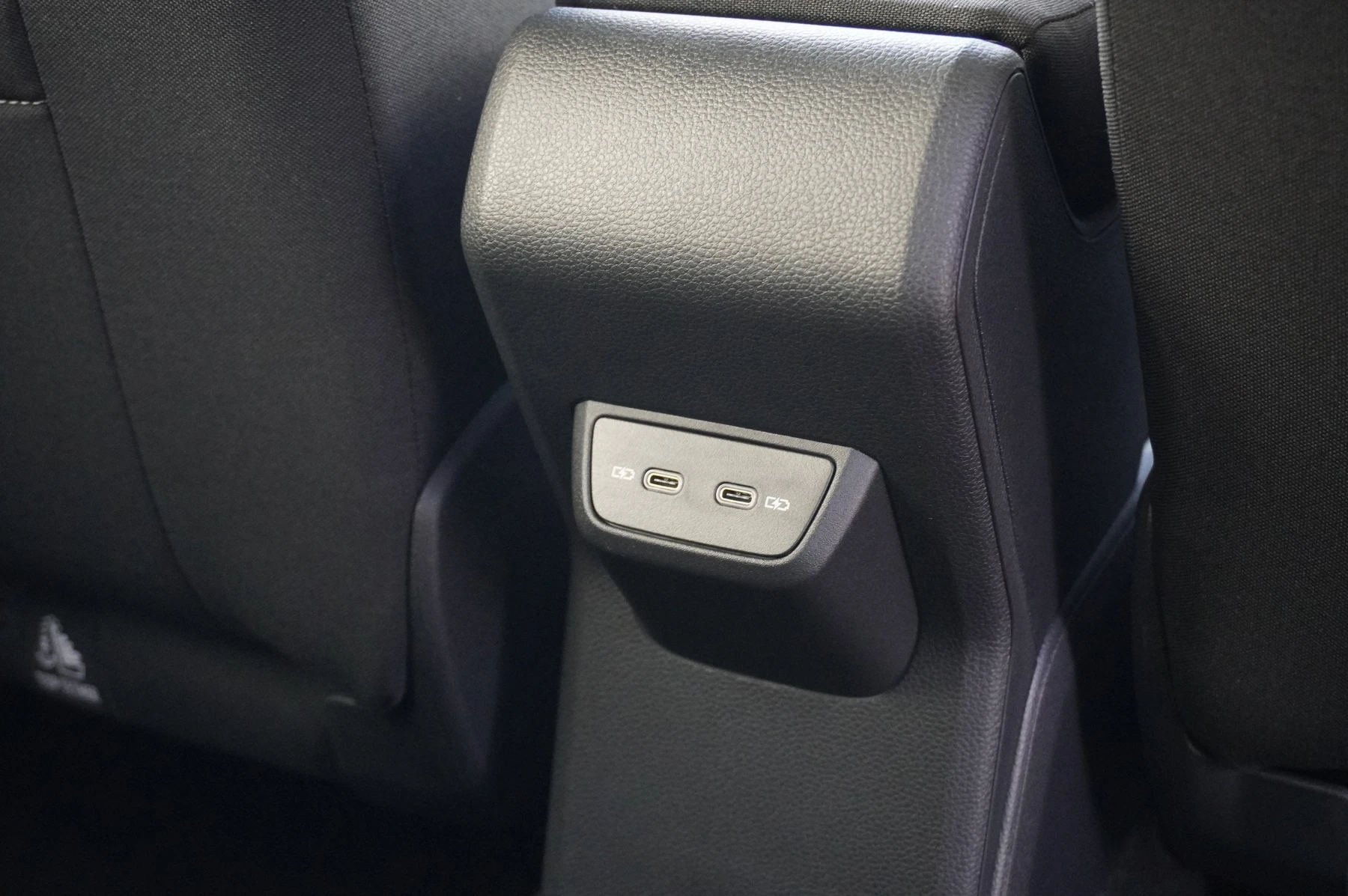 Volkswagen-Polo-image-8