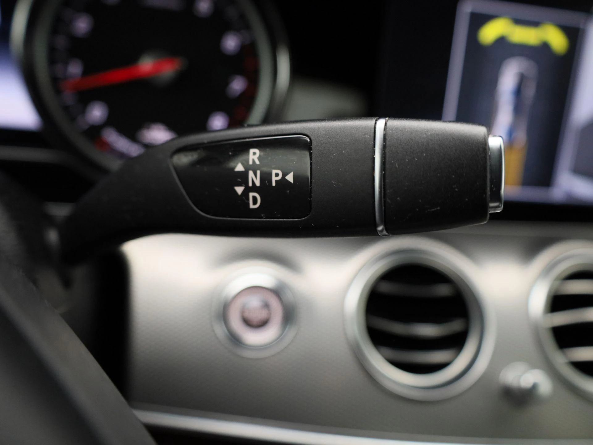 Mercedes-Benz-E-Klasse-image-22