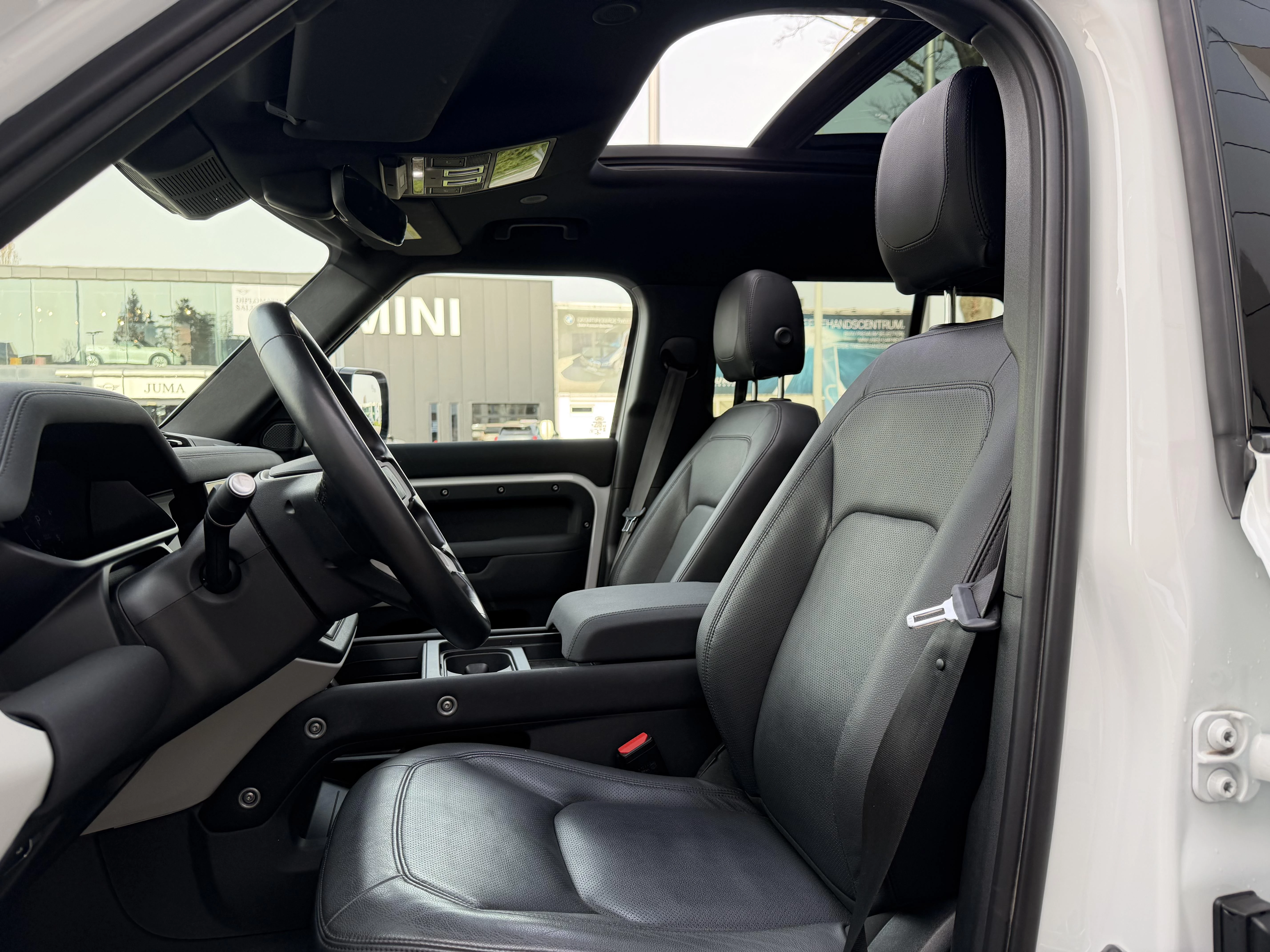 Land Rover Defender 110 D250 SE AWD