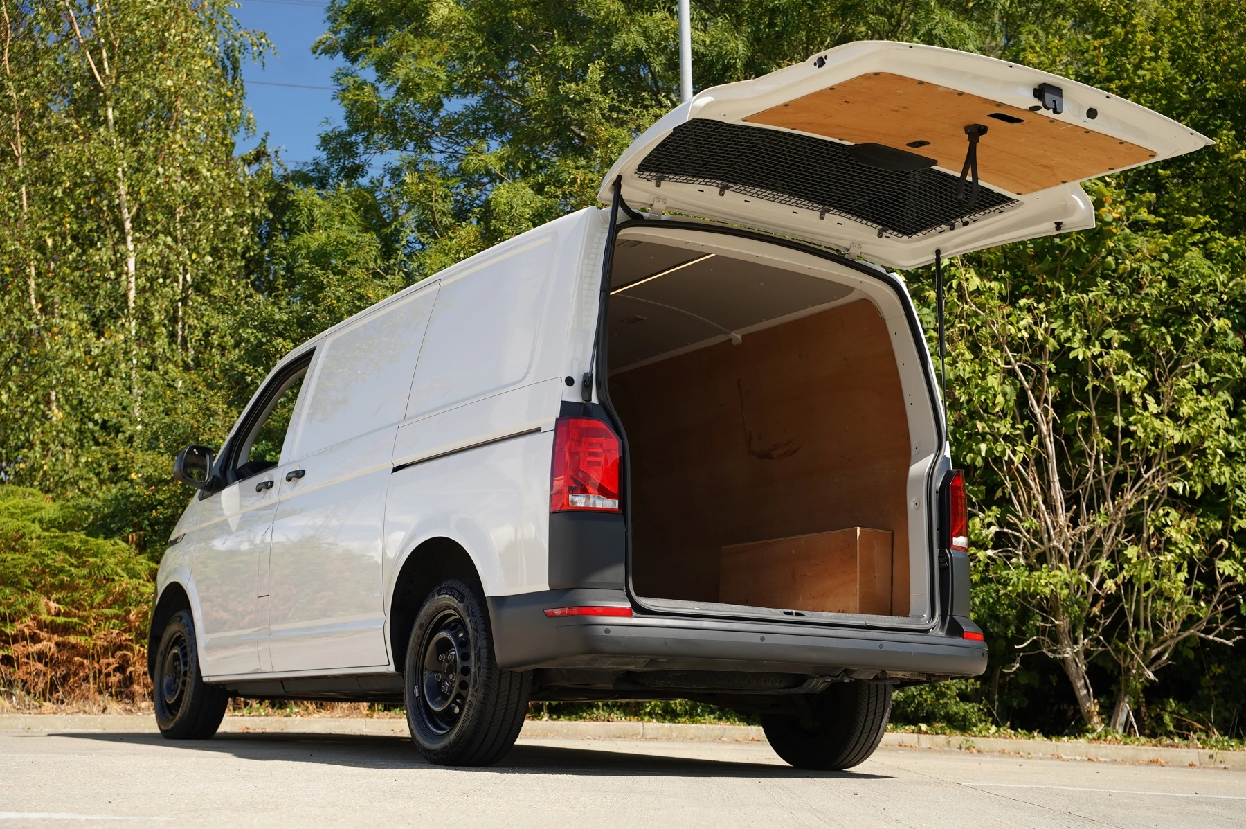 Volkswagen-Transporter-image-25