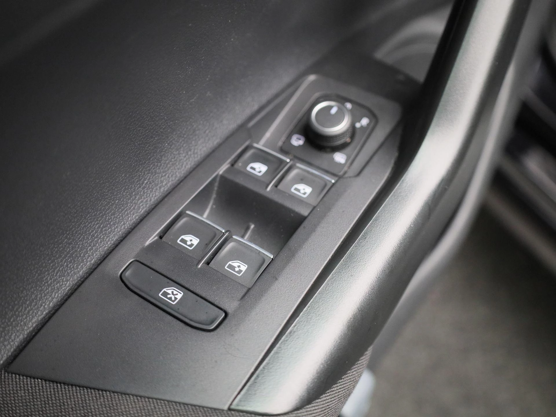 Volkswagen-Polo-image-31