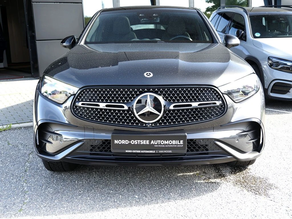 Mercedes-Benz-GLC 220 d-image-3