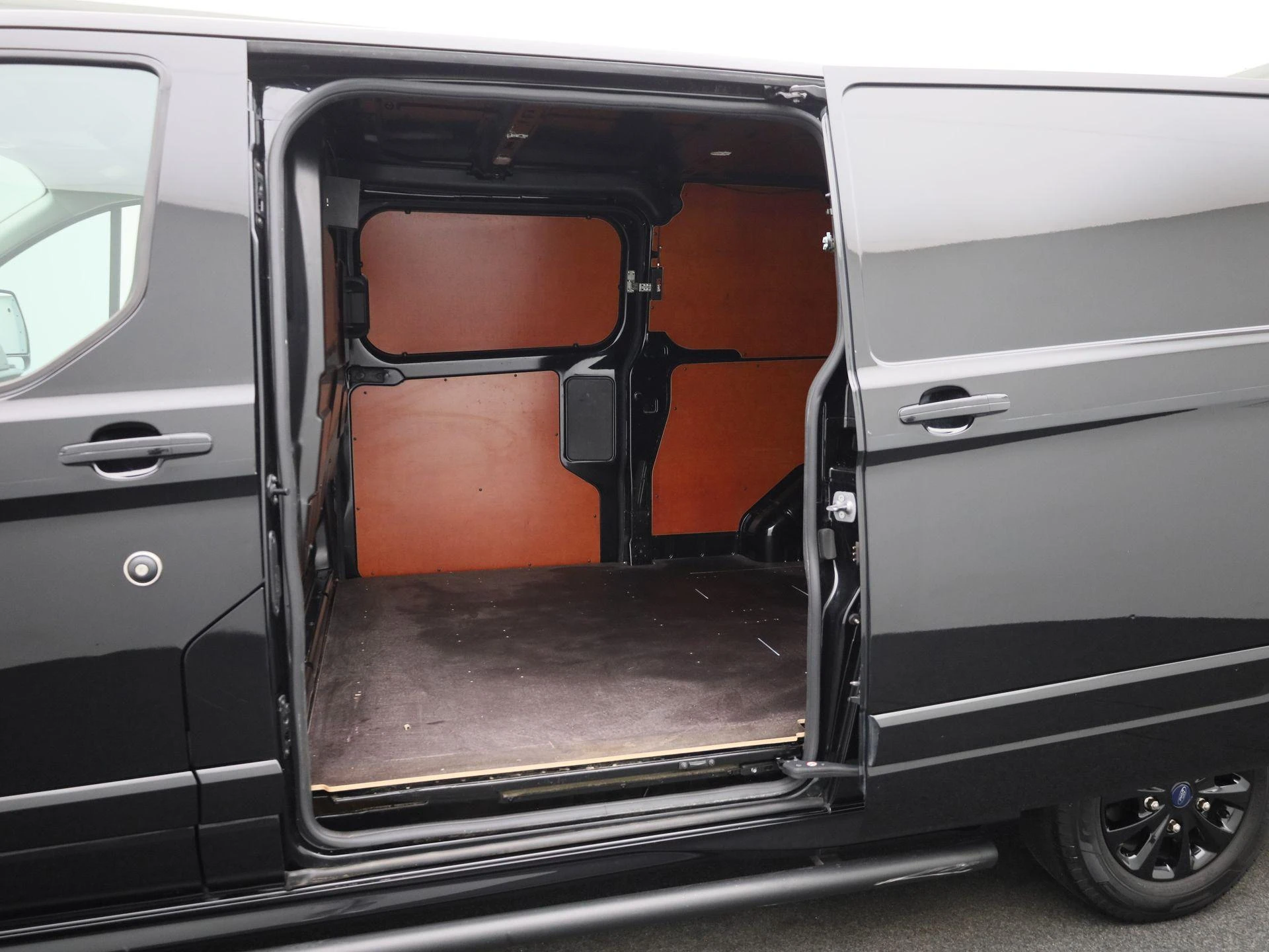 Ford-Transit Custom-image-10