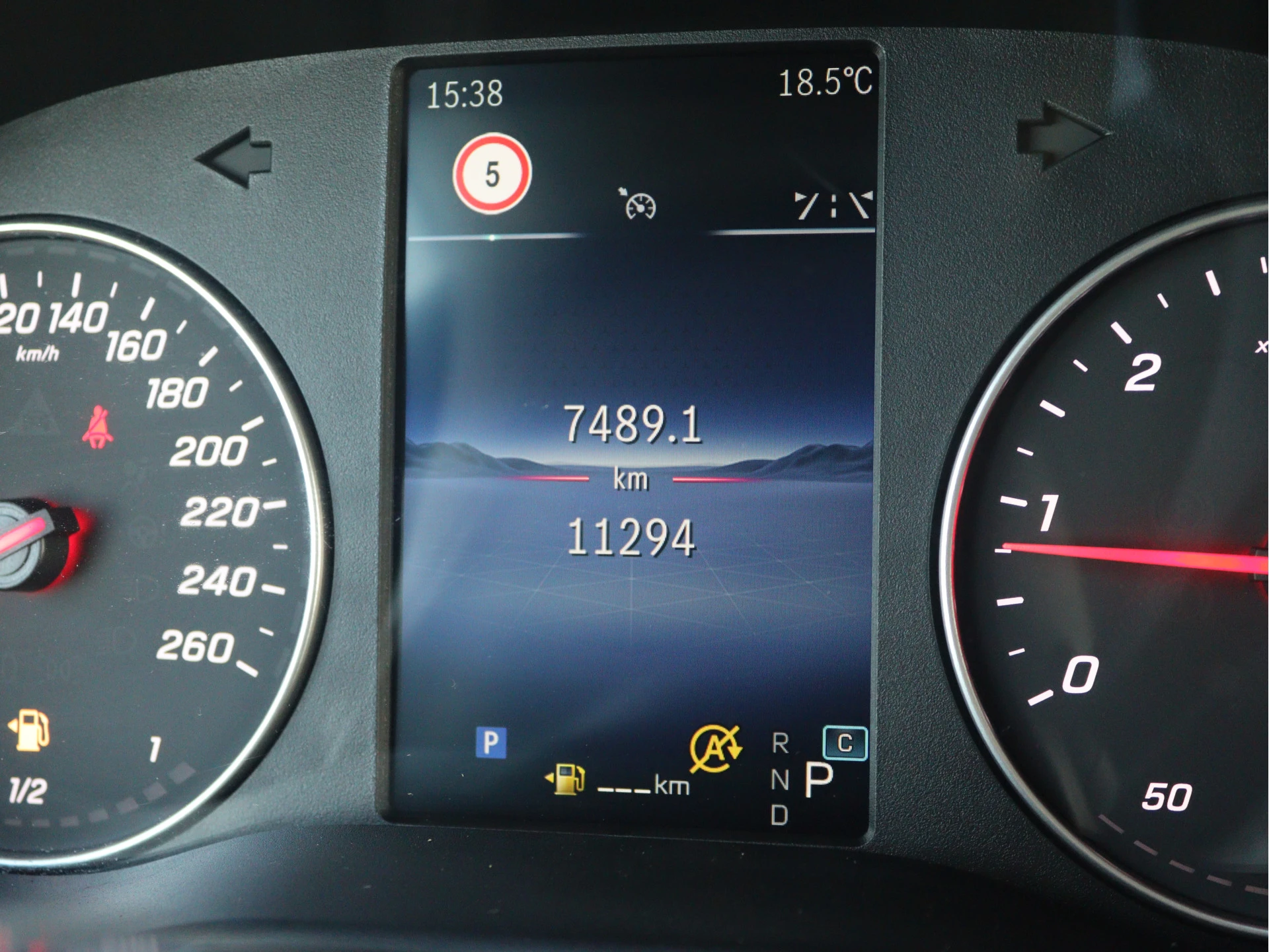 Mercedes-Benz-Vito-image-5