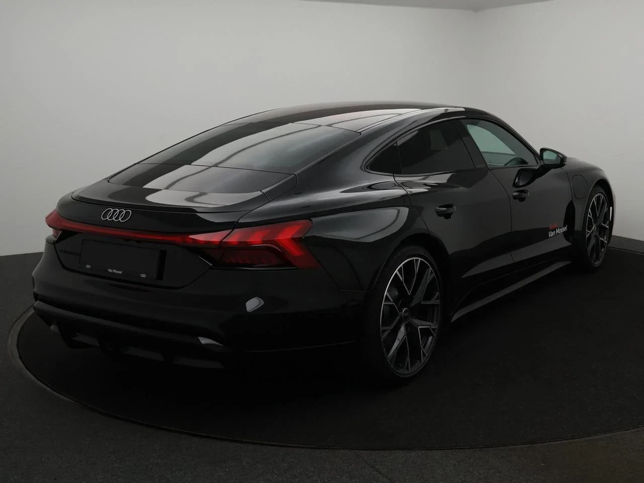 Audi-e-tron GT-image-1