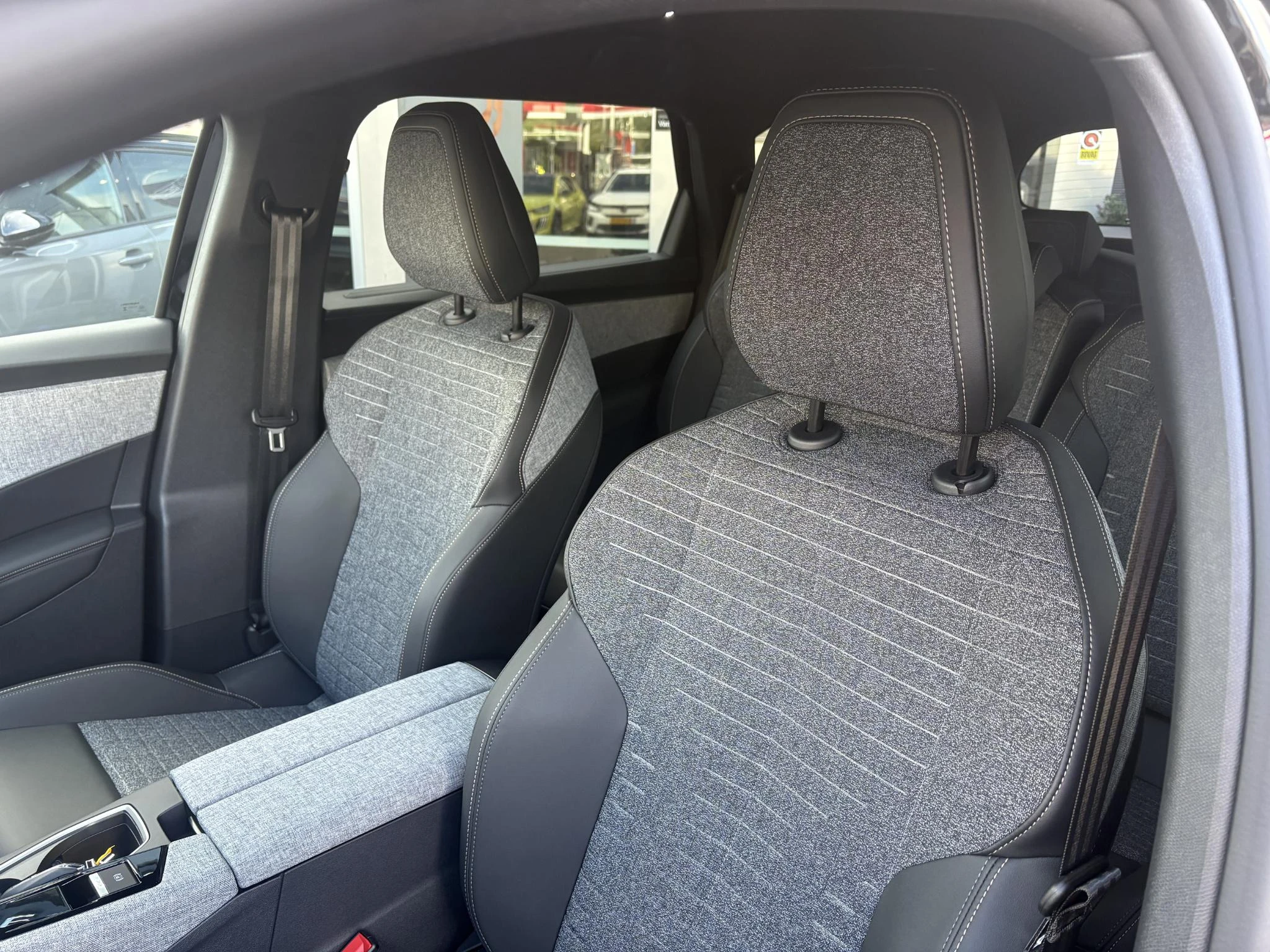 Peugeot-e-5008-image-9