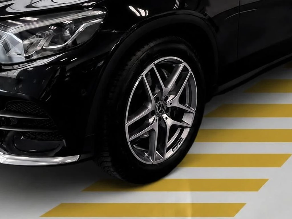 Mercedes-Benz-GLC 250-image-4