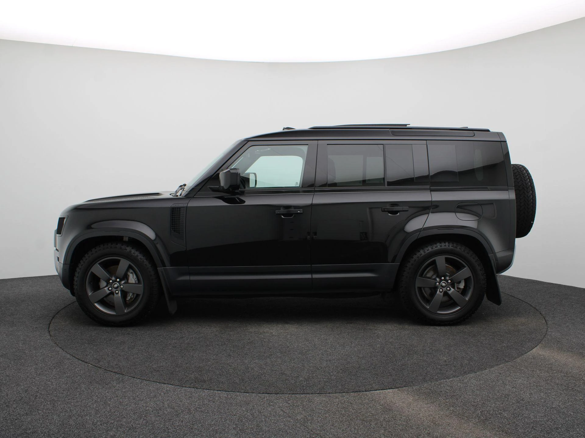 Land Rover-Defender-image-3