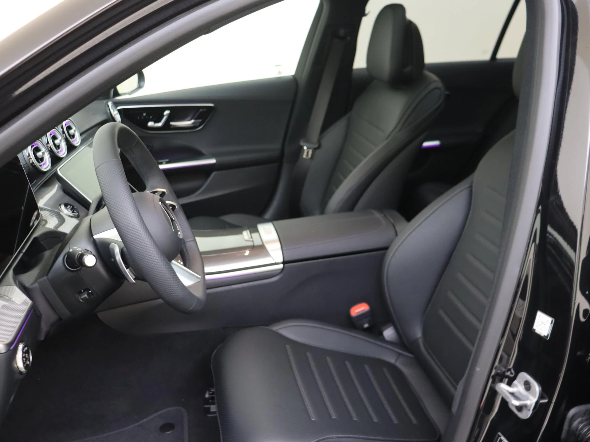 Mercedes-Benz-C-Klasse-image-13