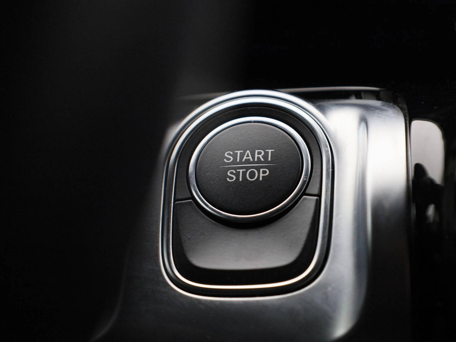 Mercedes-Benz-EQB-image-26